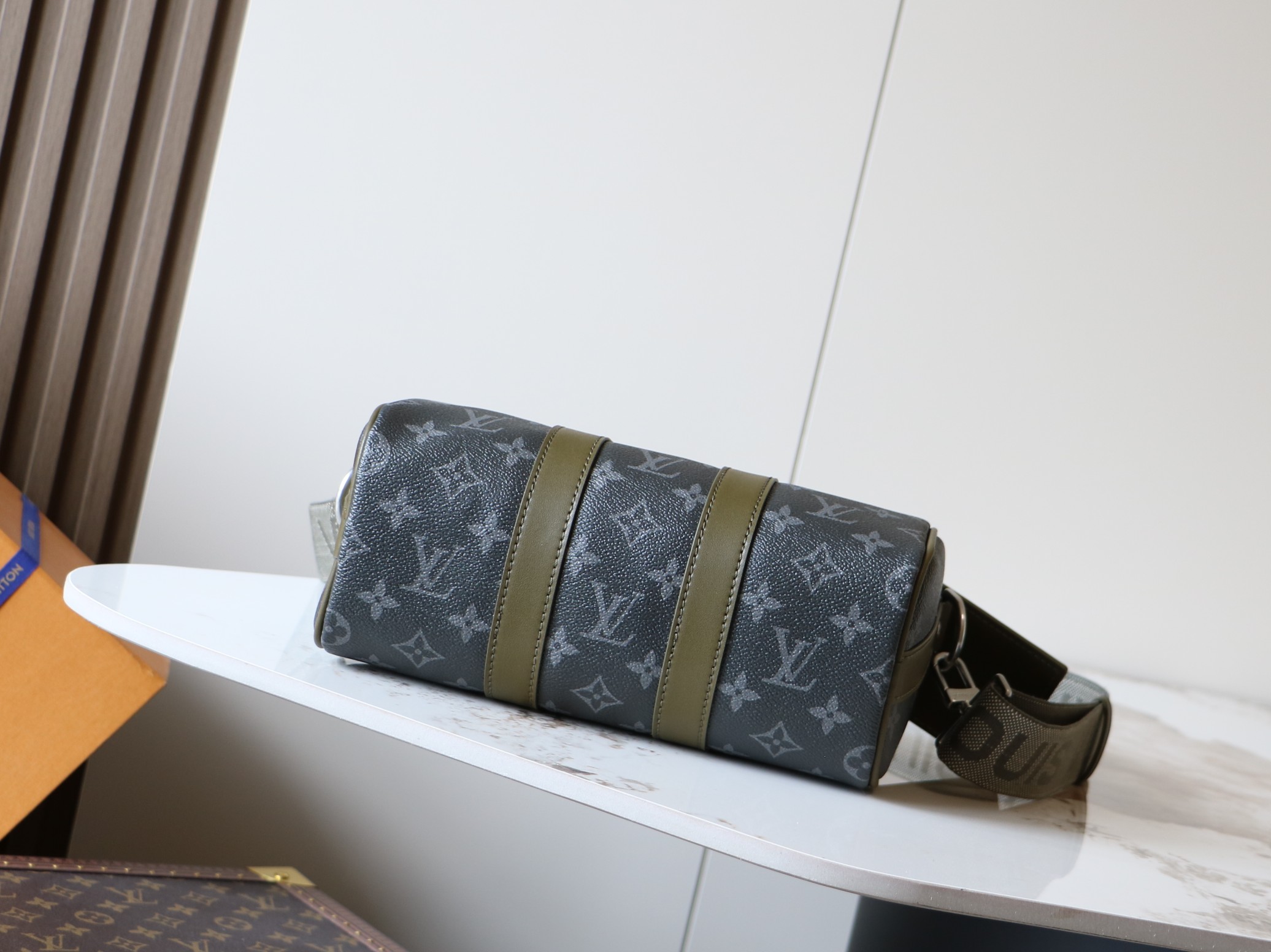 Louis Vuitton Keepall Bandouliere 25 M28638 Monogram Eclipse Bag - Image 4
