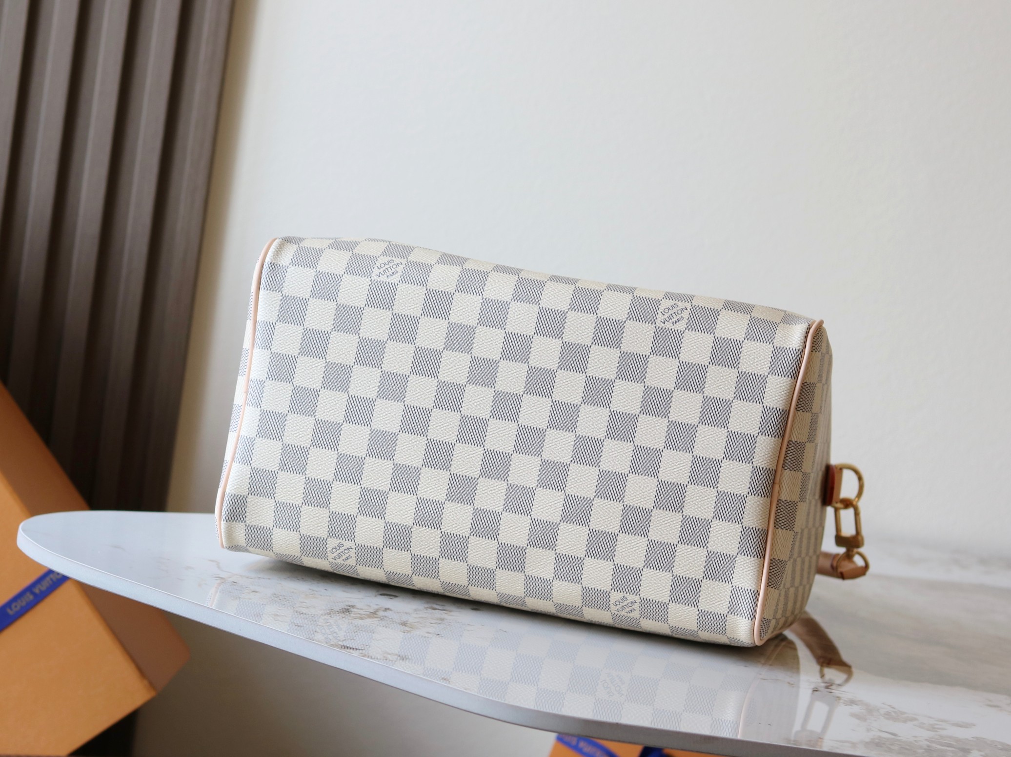 Louis Vuitton Speedy Bandoulière 30 Handbag in Damier Azur Canvas - Image 4