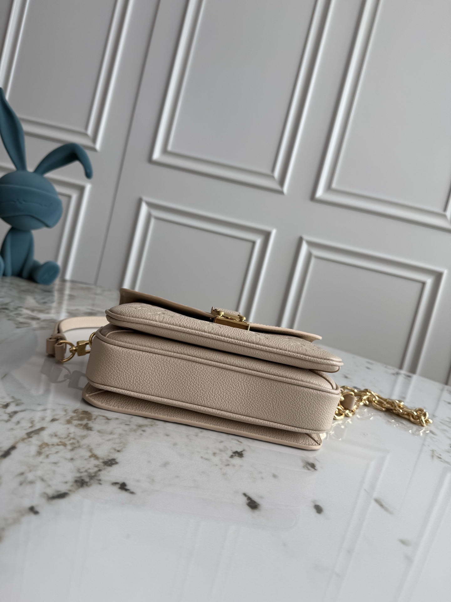 Pochette Metis East West Shoulder Bag - Image 4