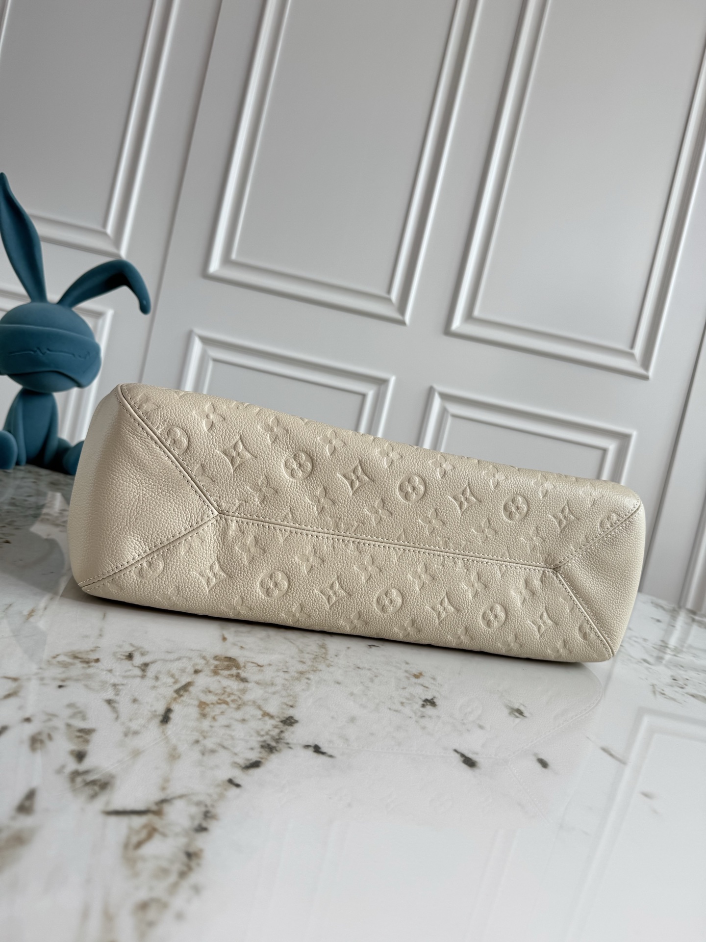 Louis Vuitton Anytime Small Handbag - Image 4