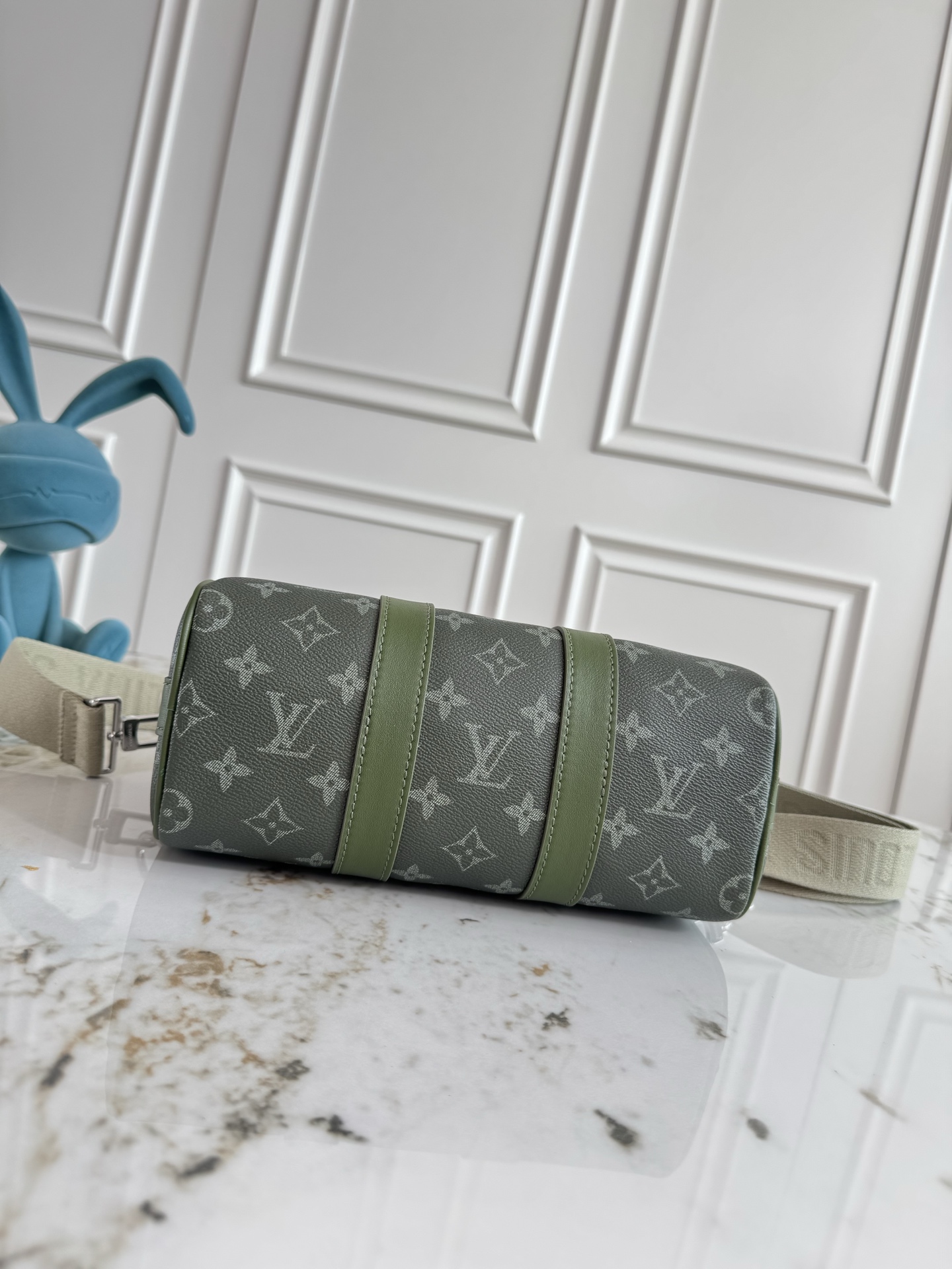 Louis Vuitton Keepall 25 Travel Bag in Monogram Eclipse Reverse Canvas - Image 4