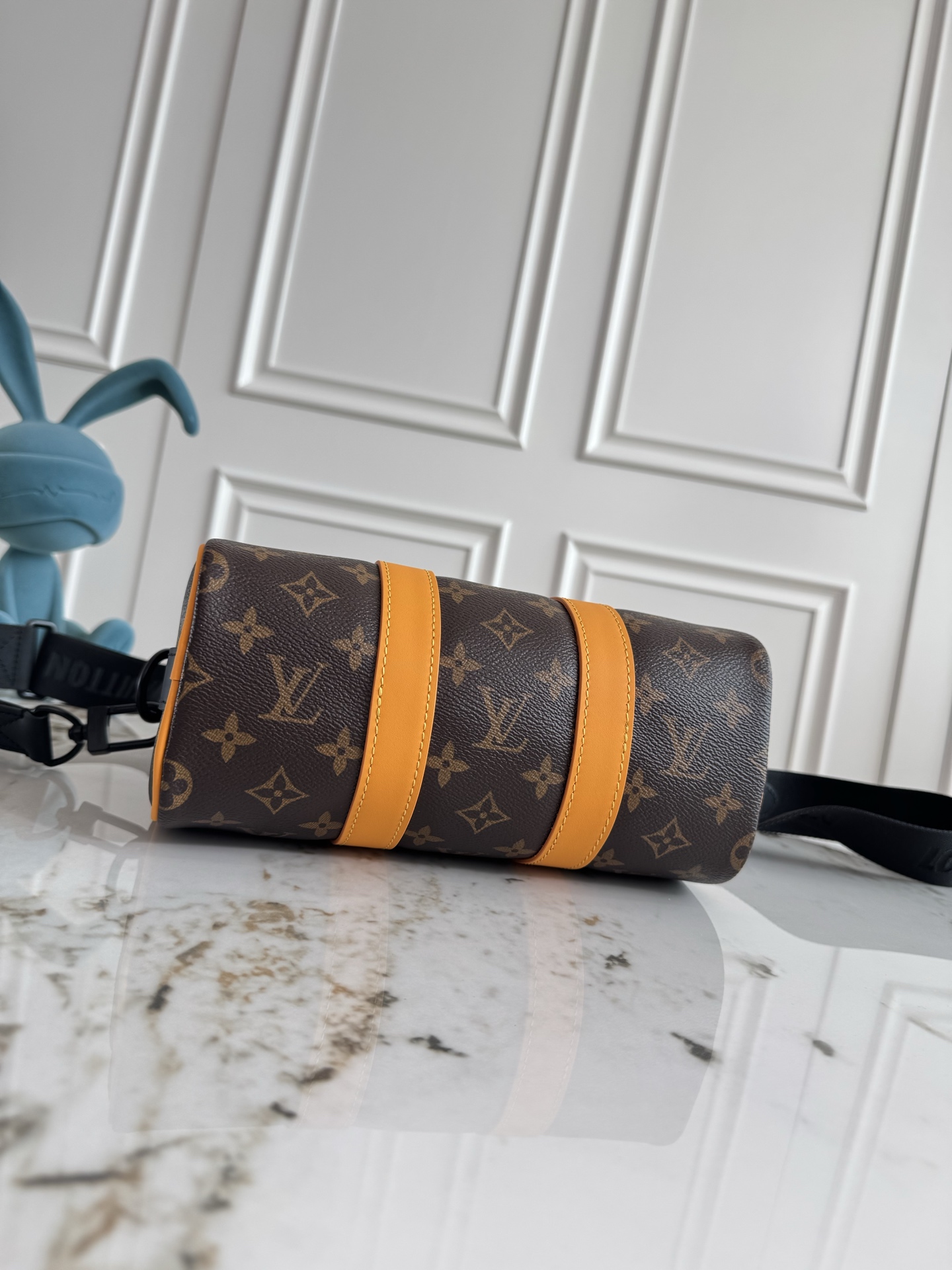 Louis Vuitton Keepall 25 Handbag in Monogram Eclipse Reverse Canvas - Image 4