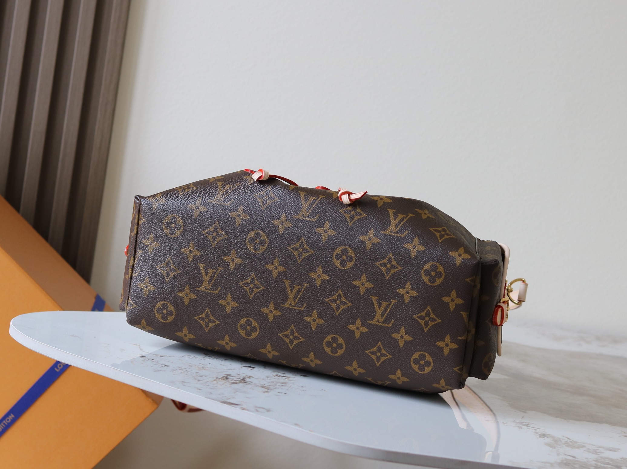 Odyssee Medium Handbag - Image 4