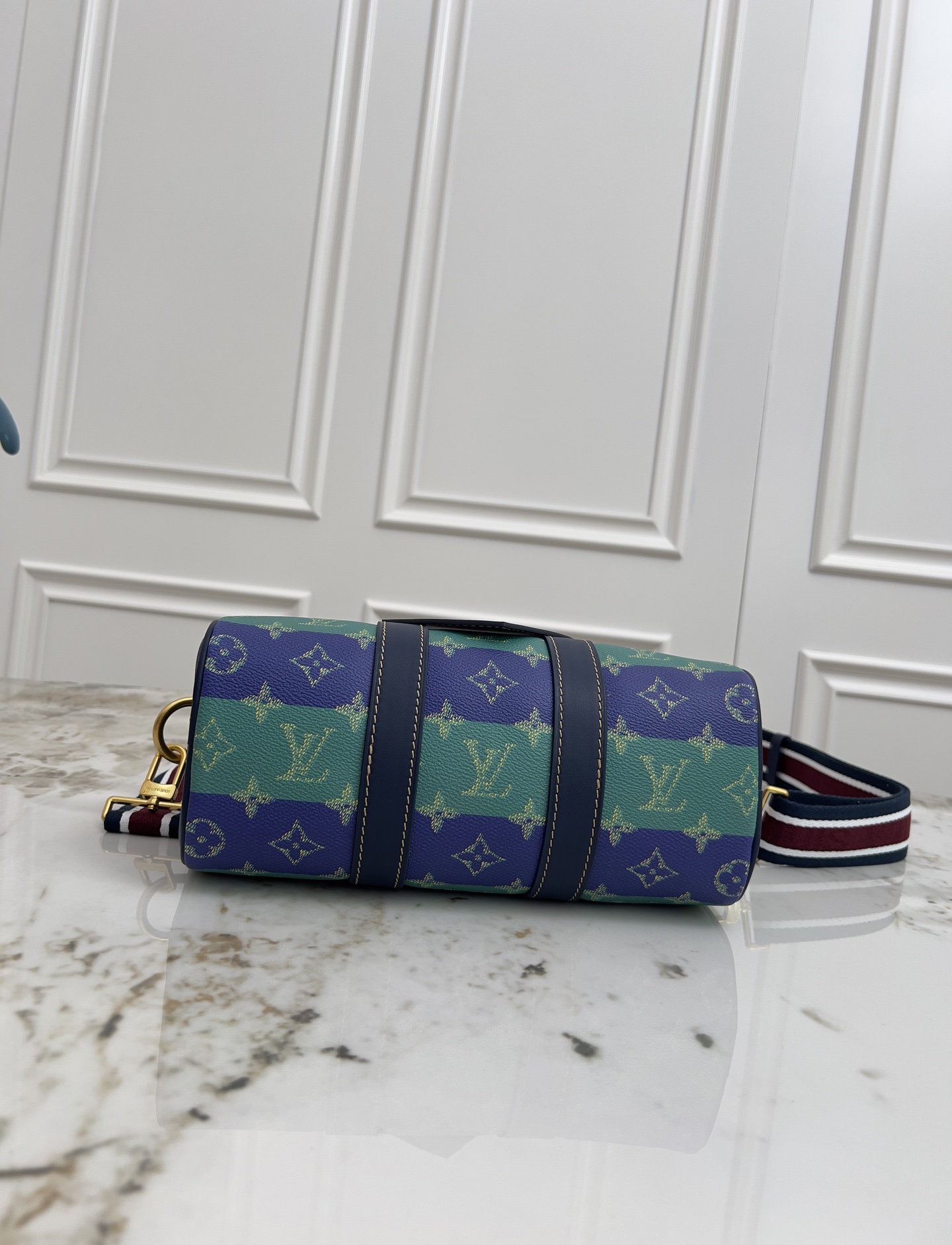 Louis Vuitton Keepall Bandouliere 25 Travel Bag in Monogram Surfin Canvas - Image 4