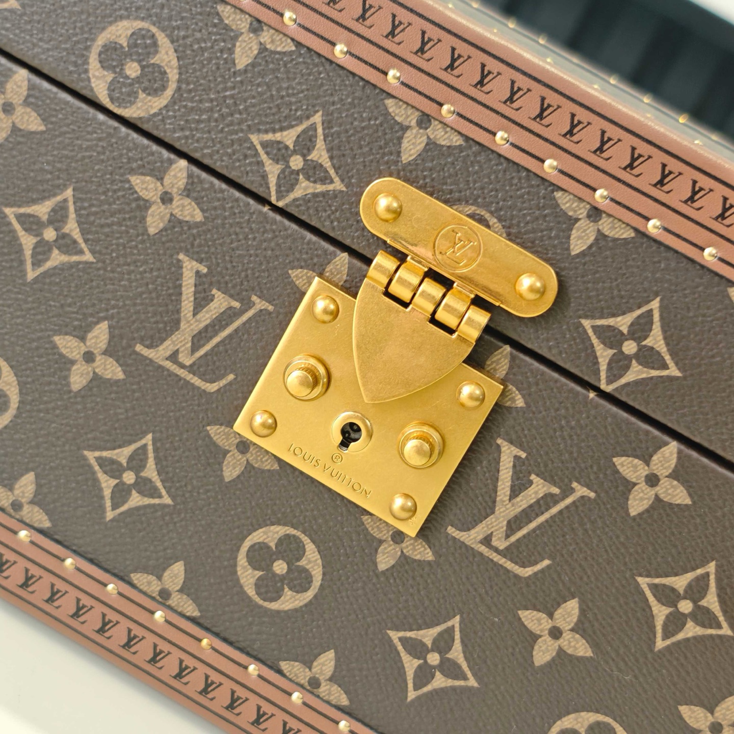 Louis Vuitton Monogram Watch and Jewelry Storage Trunk M20209 - Image 4