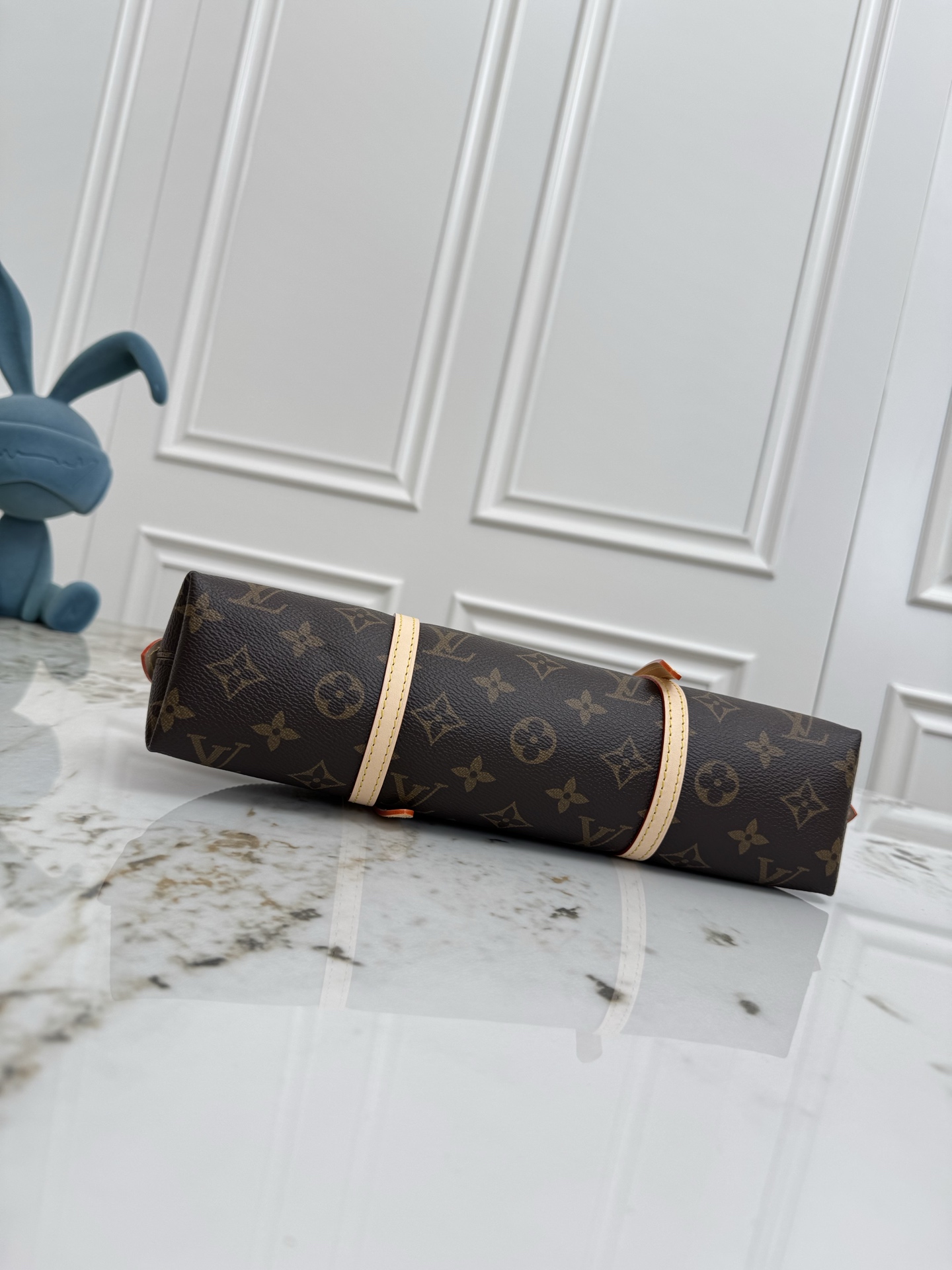 Louis Vuitton Squire East West Handbag M28953 - Image 4