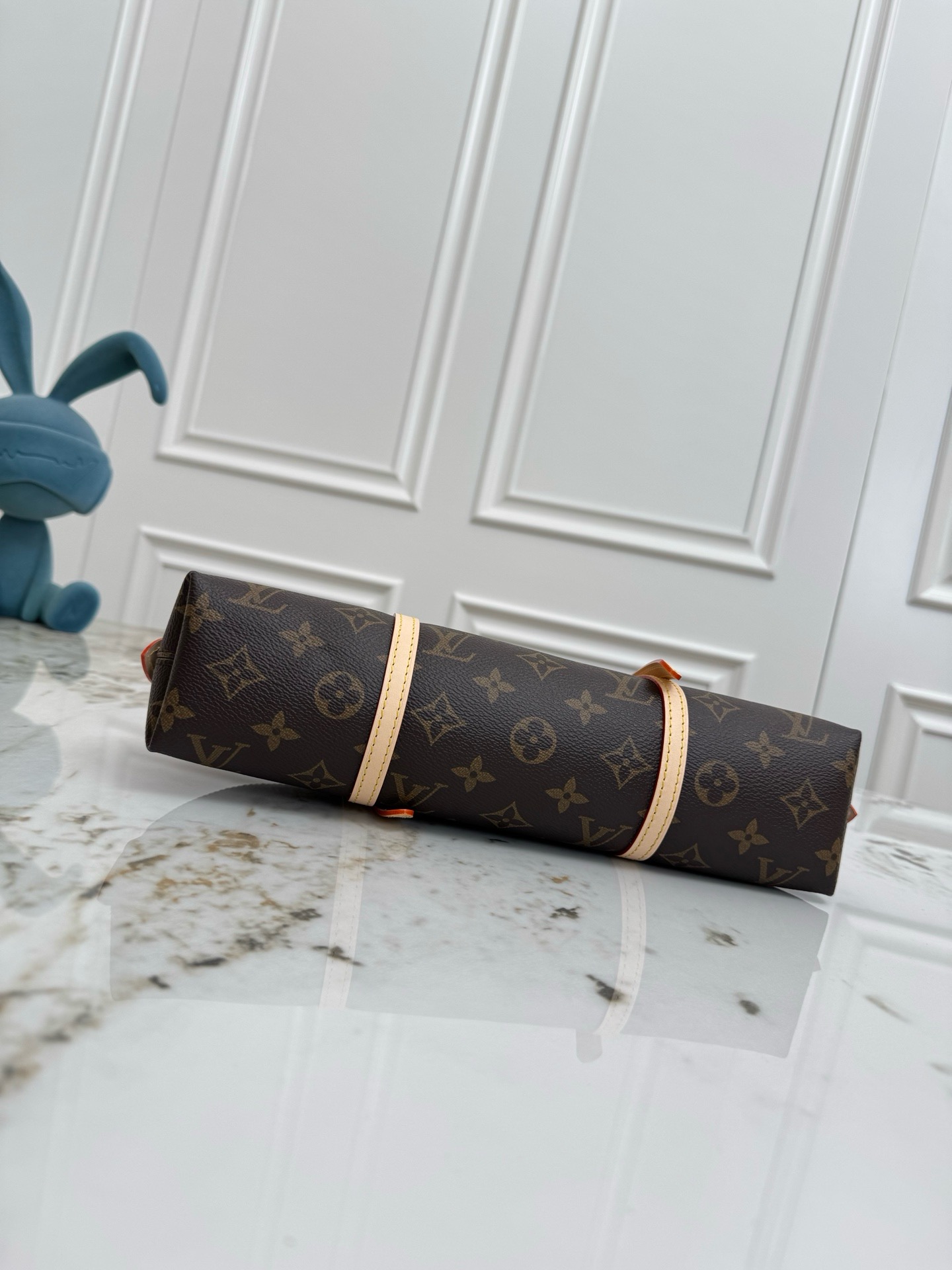 Louis Vuitton Squire East West Handbag M28953 - Image 4