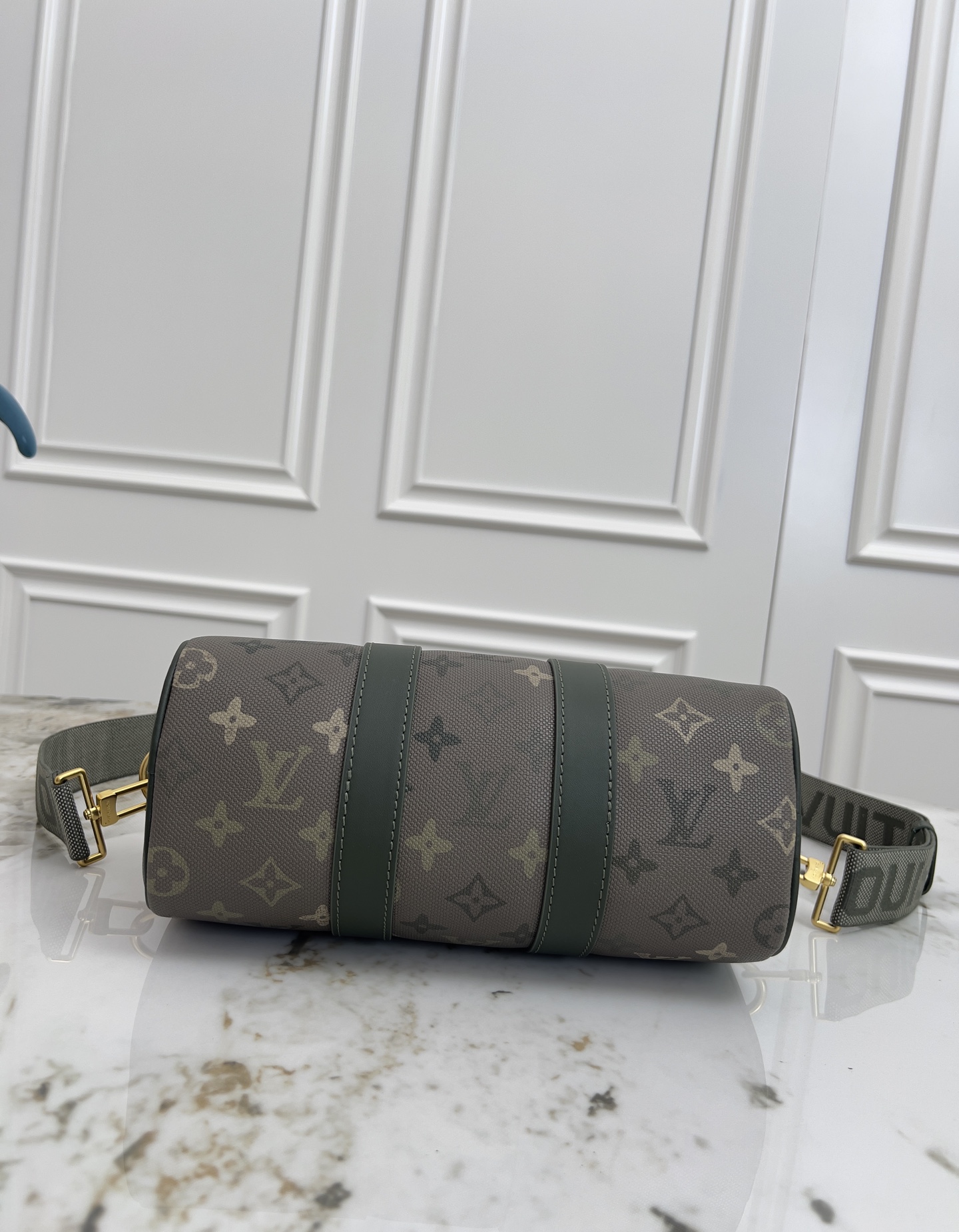 Louis Vuitton Keepall Bandoulière 25 Travel Bag in Monogram Surplus Military Green - Image 4