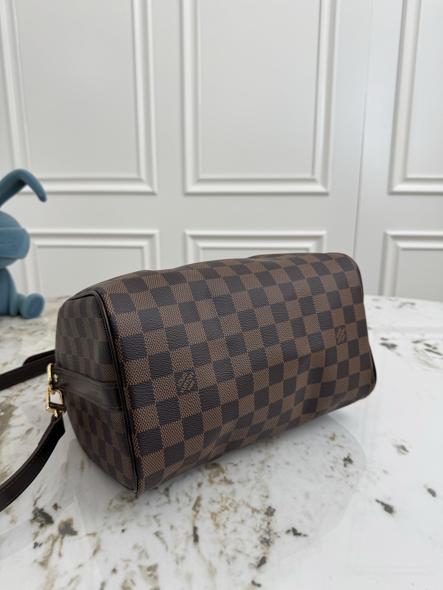 Louis Vuitton Speedy Bandouliere 25 Handbag in Damier Ebene Canvas - Image 4