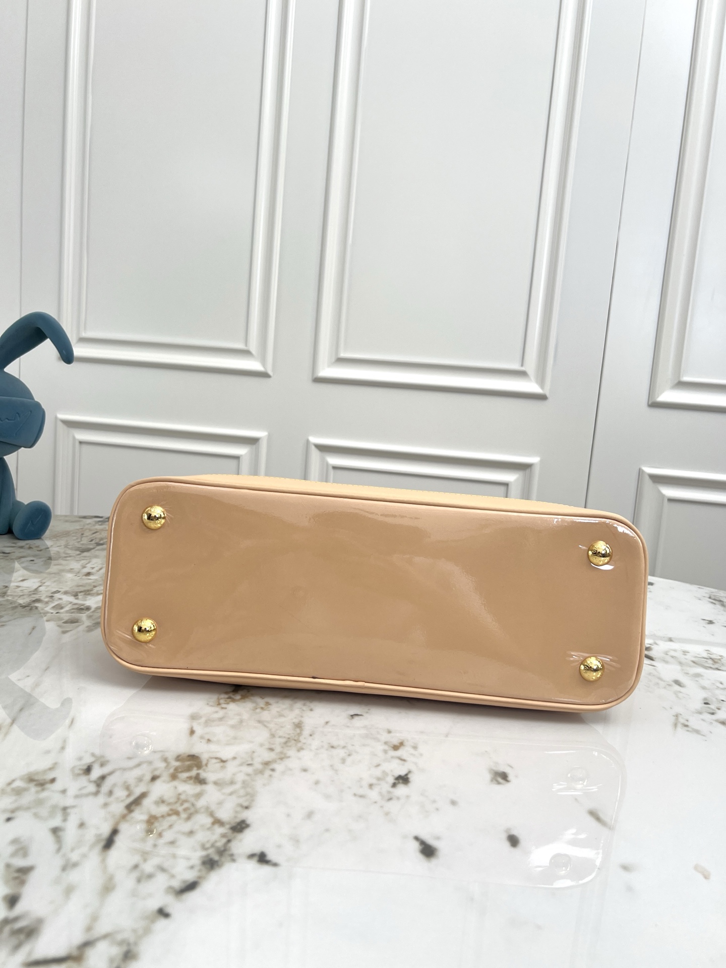 Louis Vuitton Alma Small Handbag - Image 4