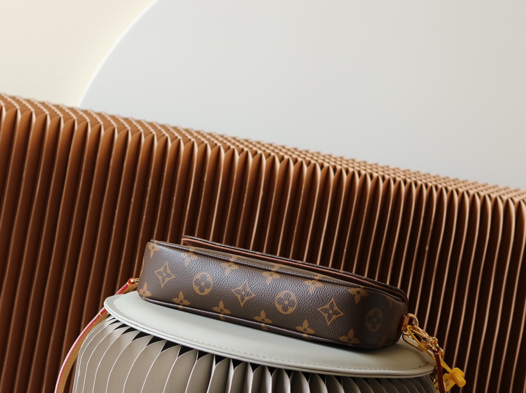Louis Vuitton M81911 Wallet on Chain Ivy - Image 4