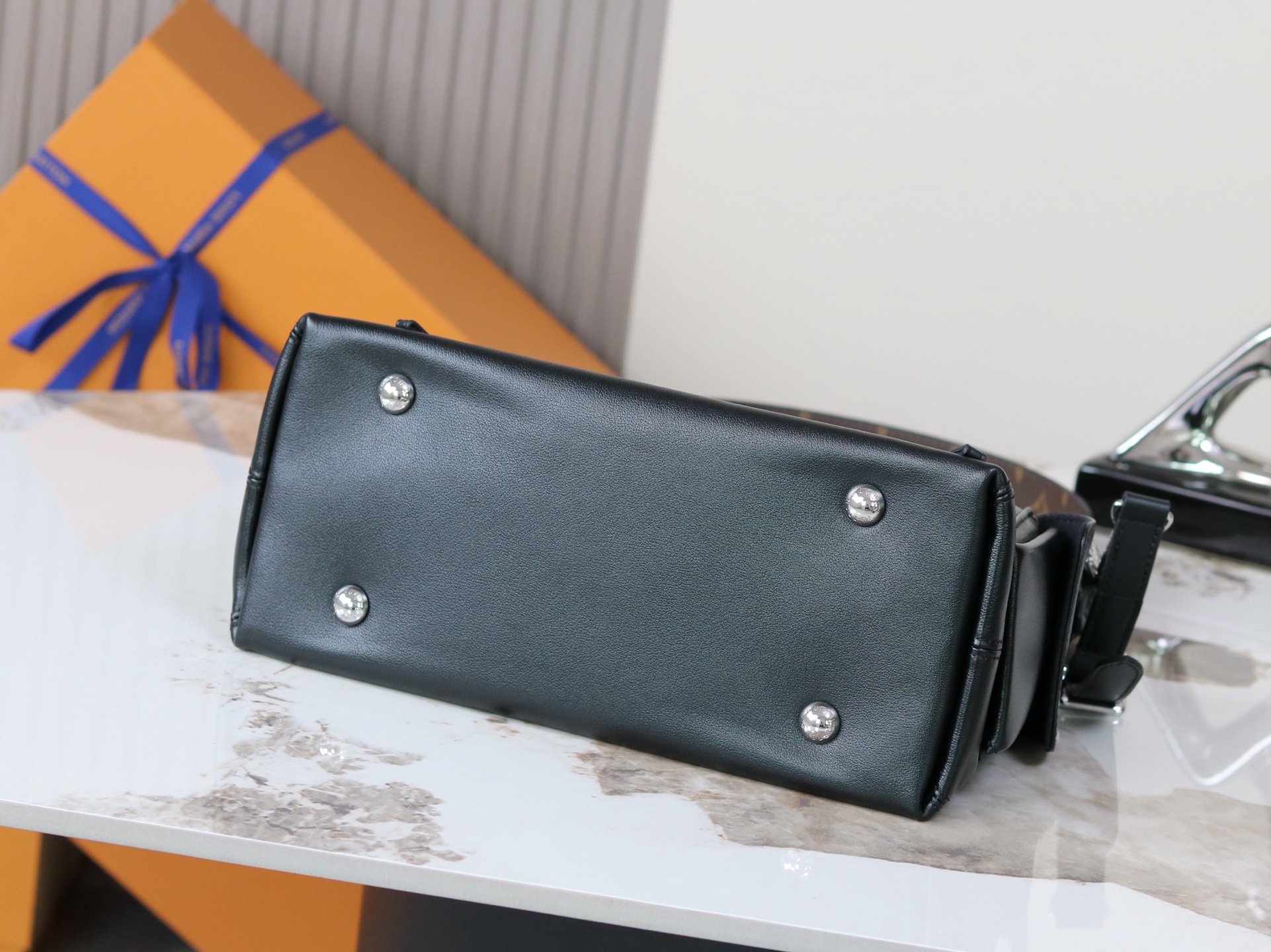 Louis Vuitton CarryAll Cargo Small Bag M24861 - Image 4