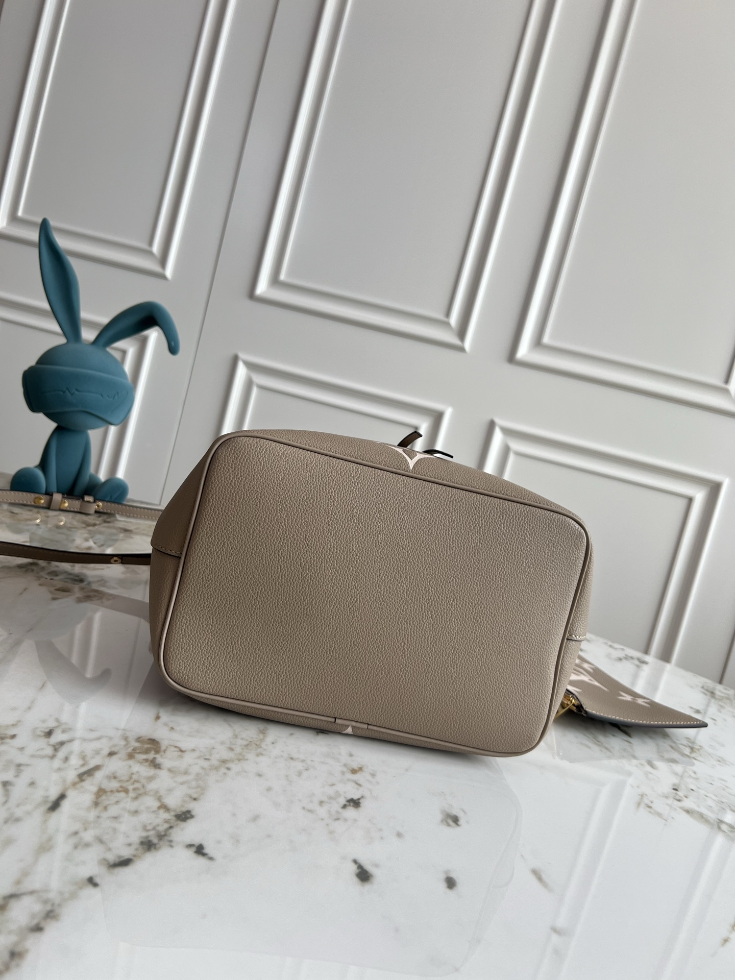 Louis Vuitton NéoNoé MM Monogram Bucket Shoulder Bag M45555 - Image 4