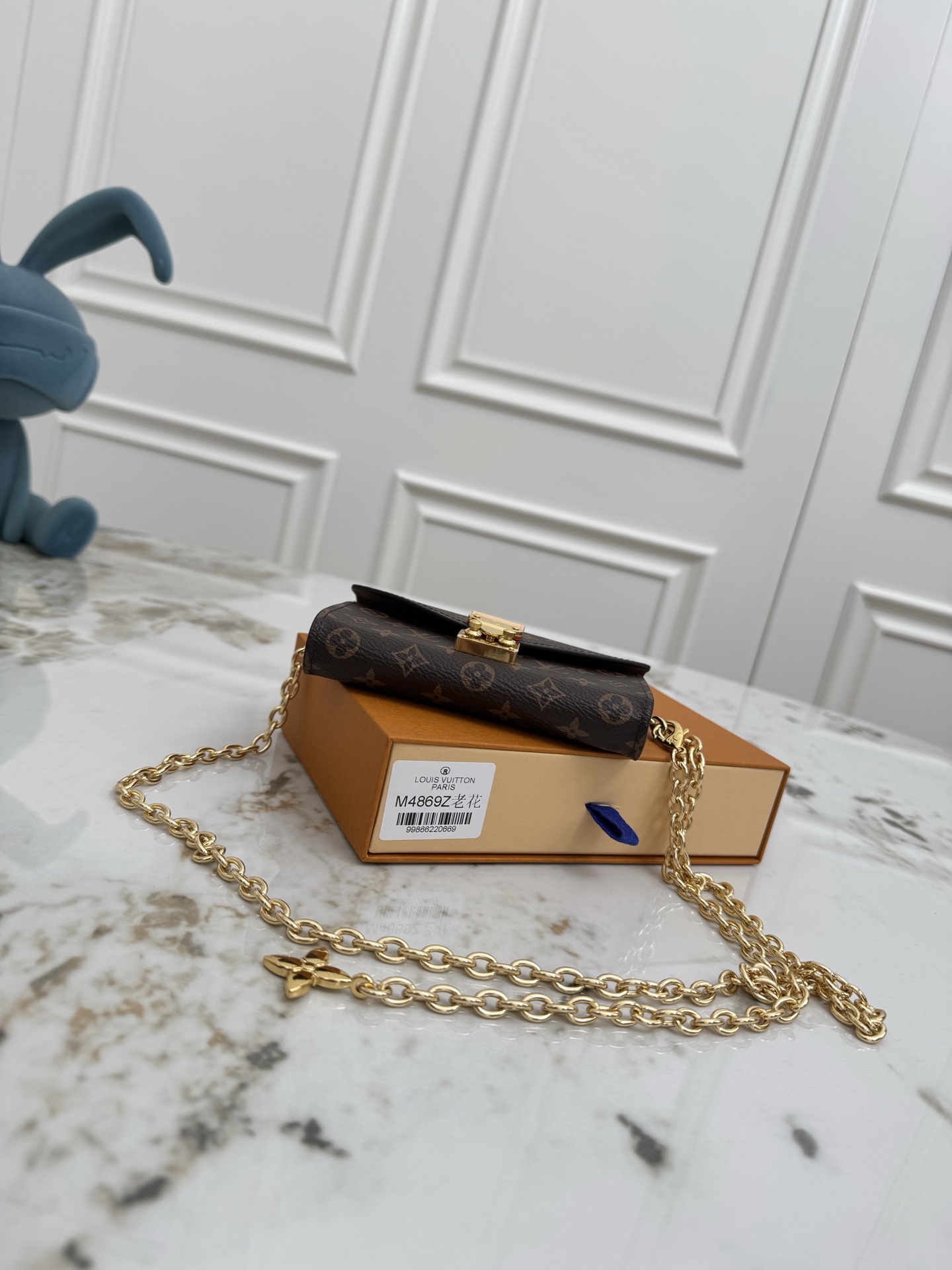 LV Pouch Metis Monogram Canvas Crossbody Bag - Image 4