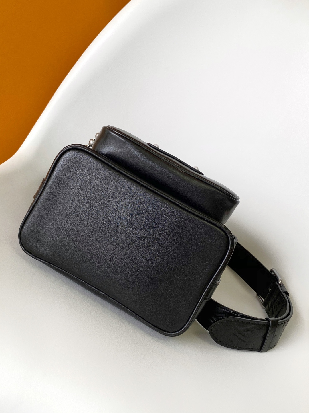 Louis Vuitton Noé Cargo Small Bucket Handbag in Black - Image 4