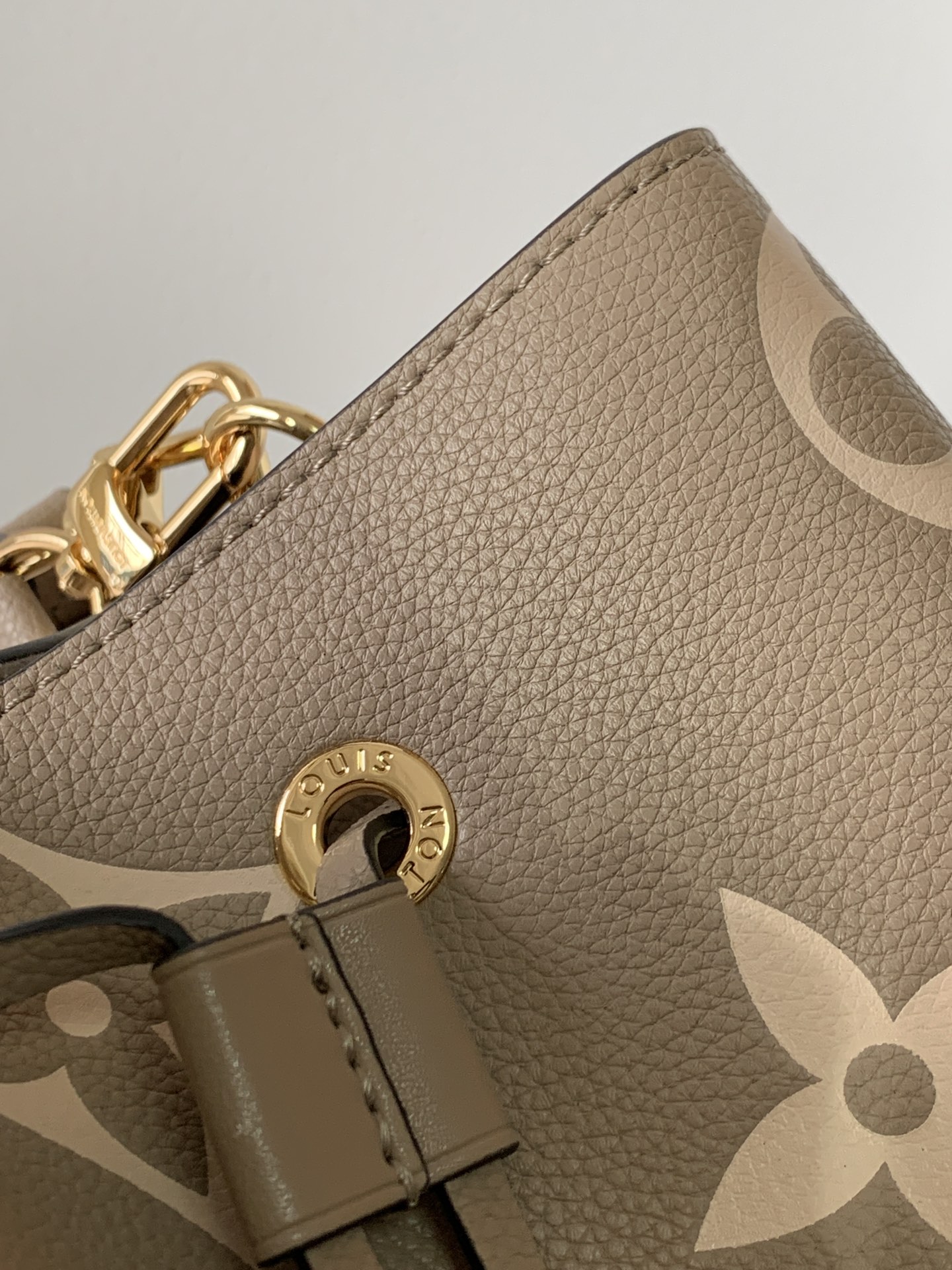 Louis Vuitton NeoNoé Medium Bucket Bag - Image 4