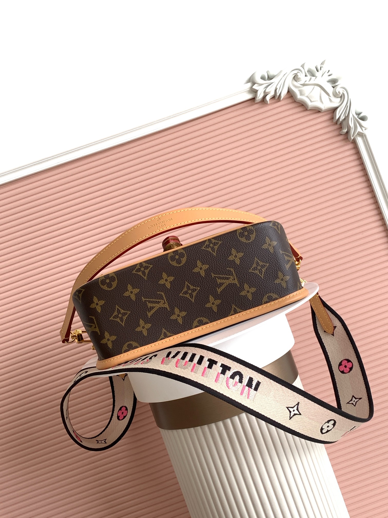 Louis Vuitton Diane Crossbody Bag in Black Monogram Canvas - Image 4