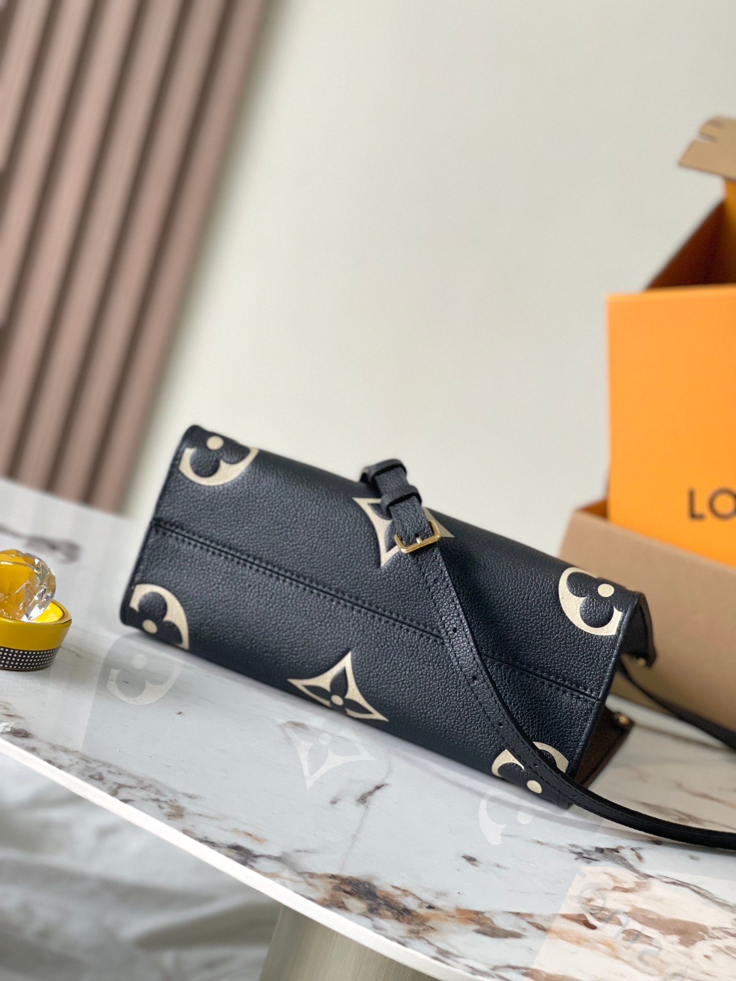 Louis Vuitton Onthego Small Handbag M45659 - Image 4