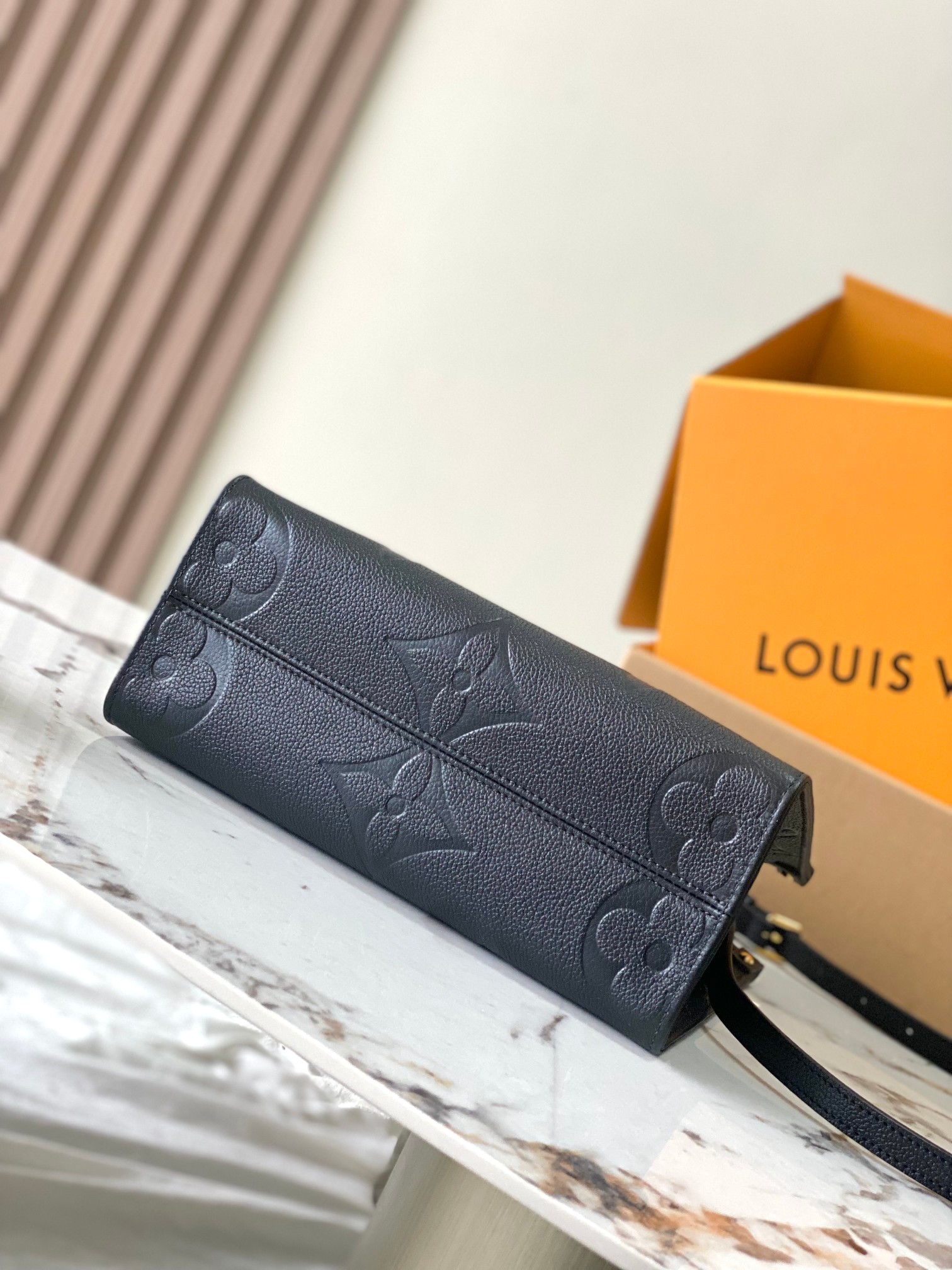 Louis Vuitton OnTheGo Small Handbag M45653 - Image 4