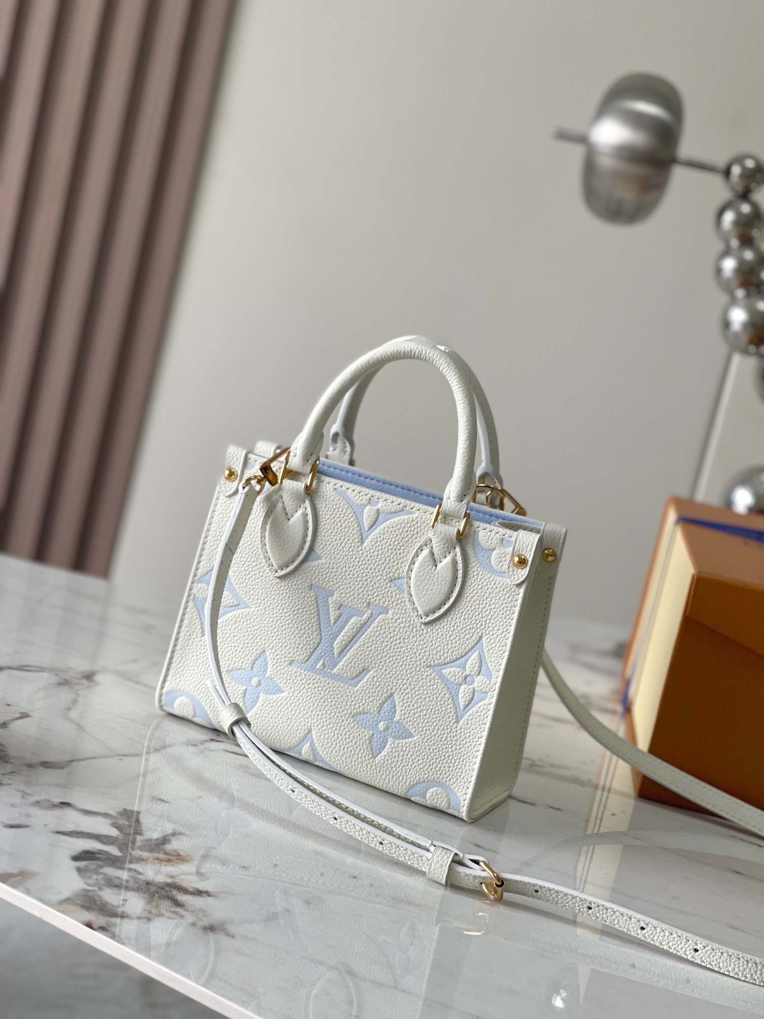 Louis Vuitton Onthego BB Handbag M47054 - Image 4