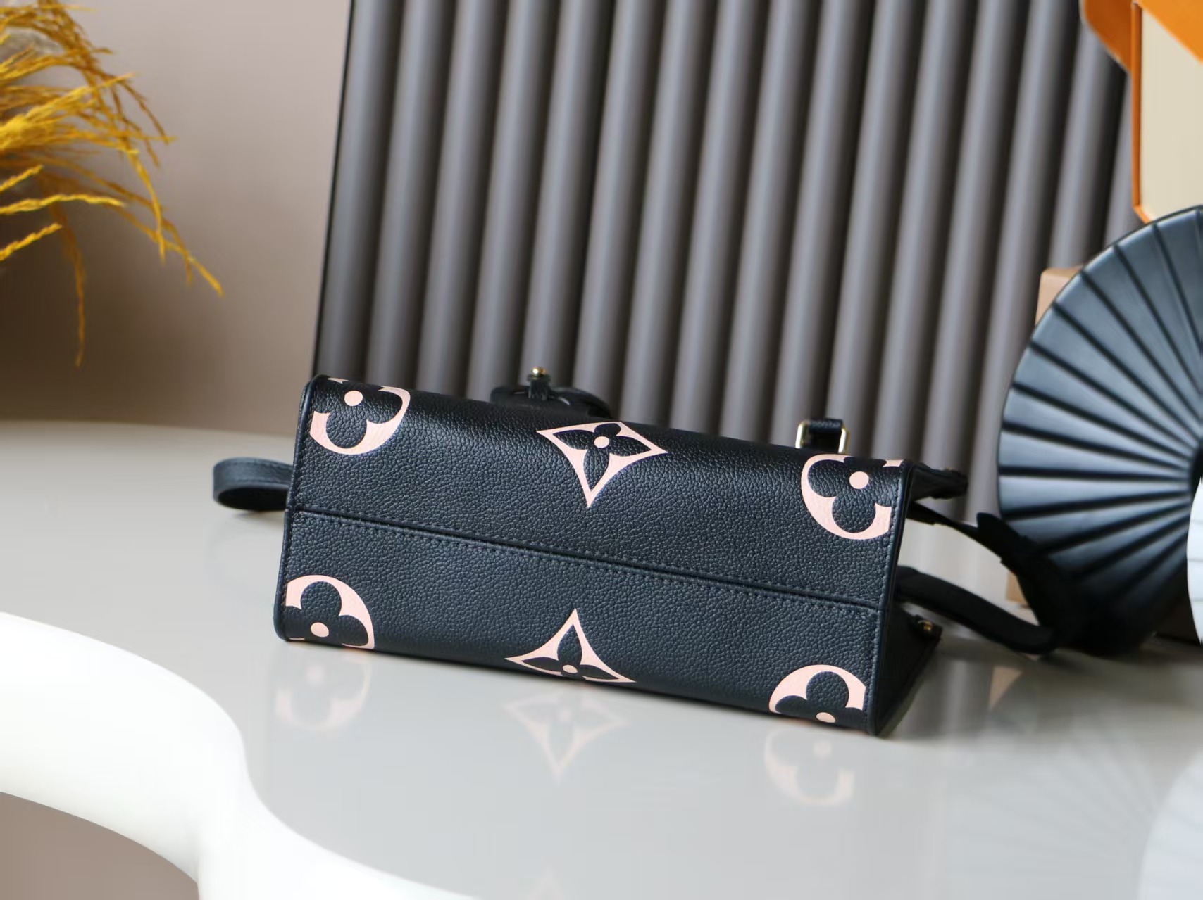 Louis Vuitton OnTheGo Tote Bag in Monogram-Embossed Cowhide Leather - Image 4