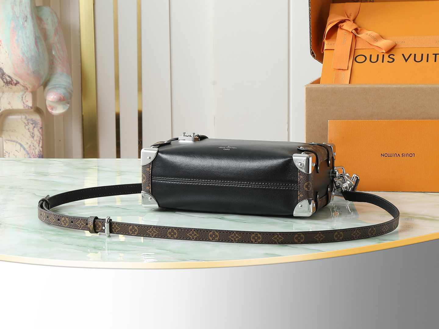 Louis Vuitton Side Trunk Vibe Leather Chain Bag M15195 - Image 4