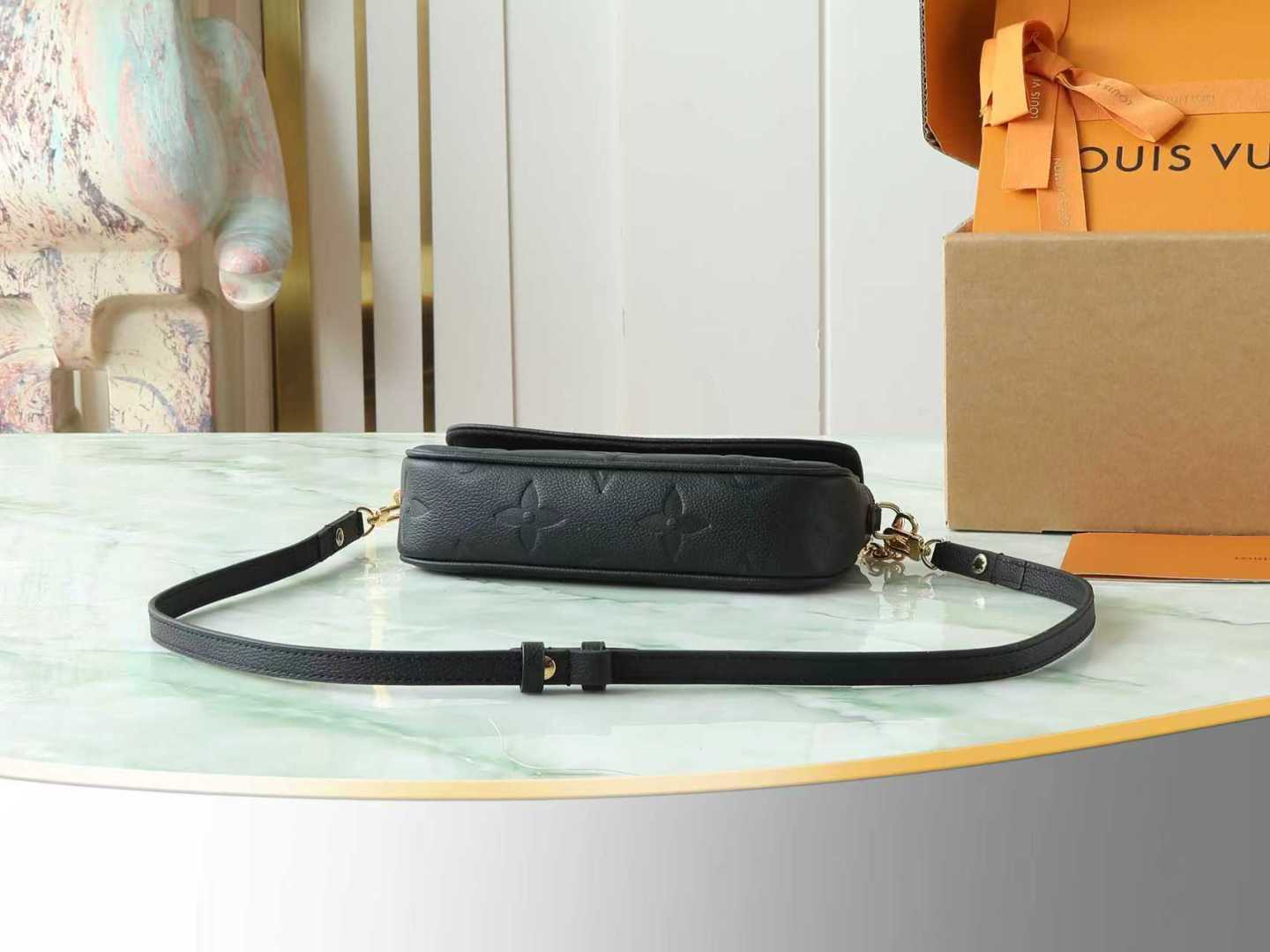 Louis Vuitton Ivy Wallet On Chain Crossbody Bag in Monogram Canvas - Image 4
