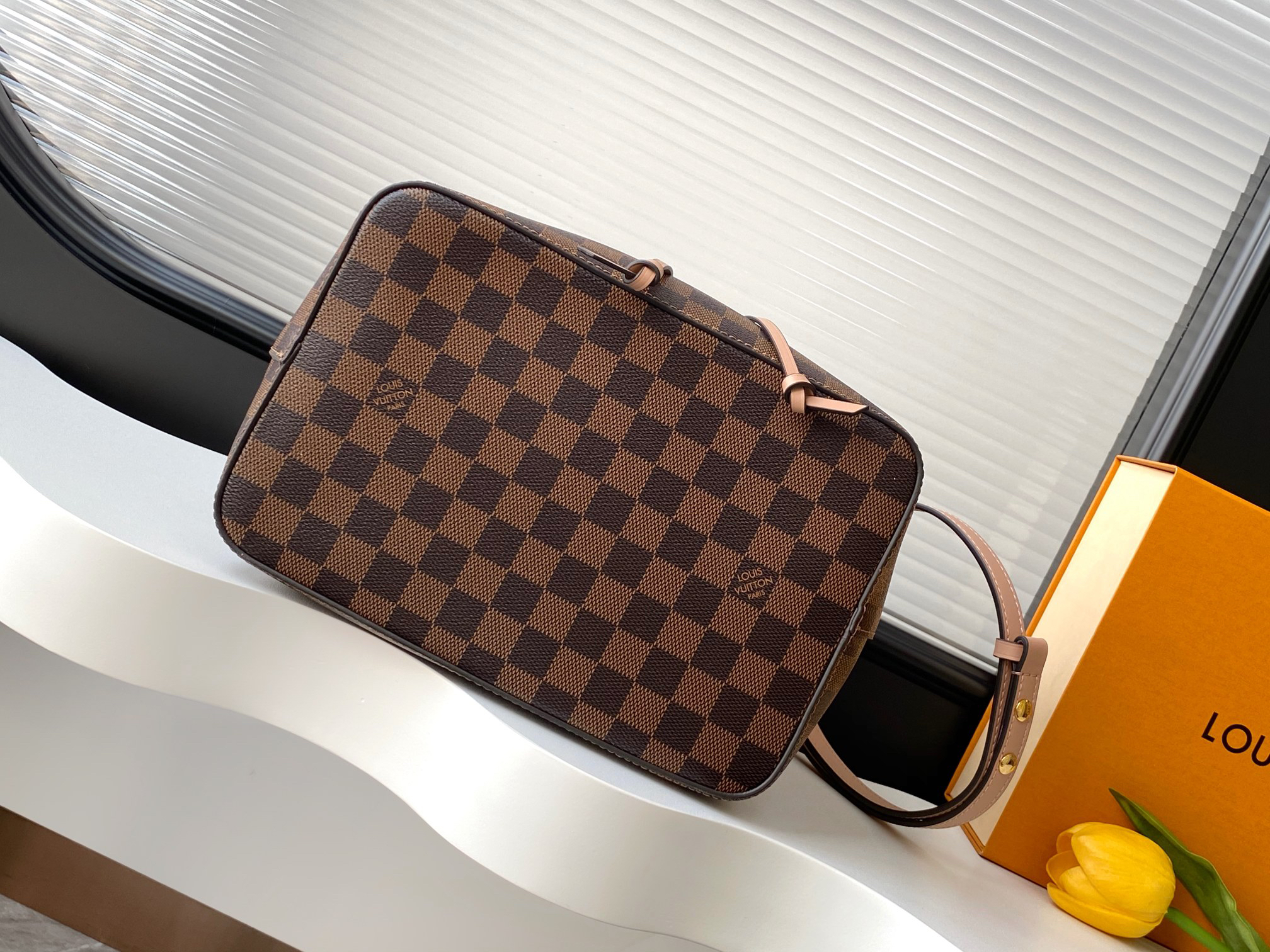 Louis Vuitton NéoNoé Bucket Bag - Image 4