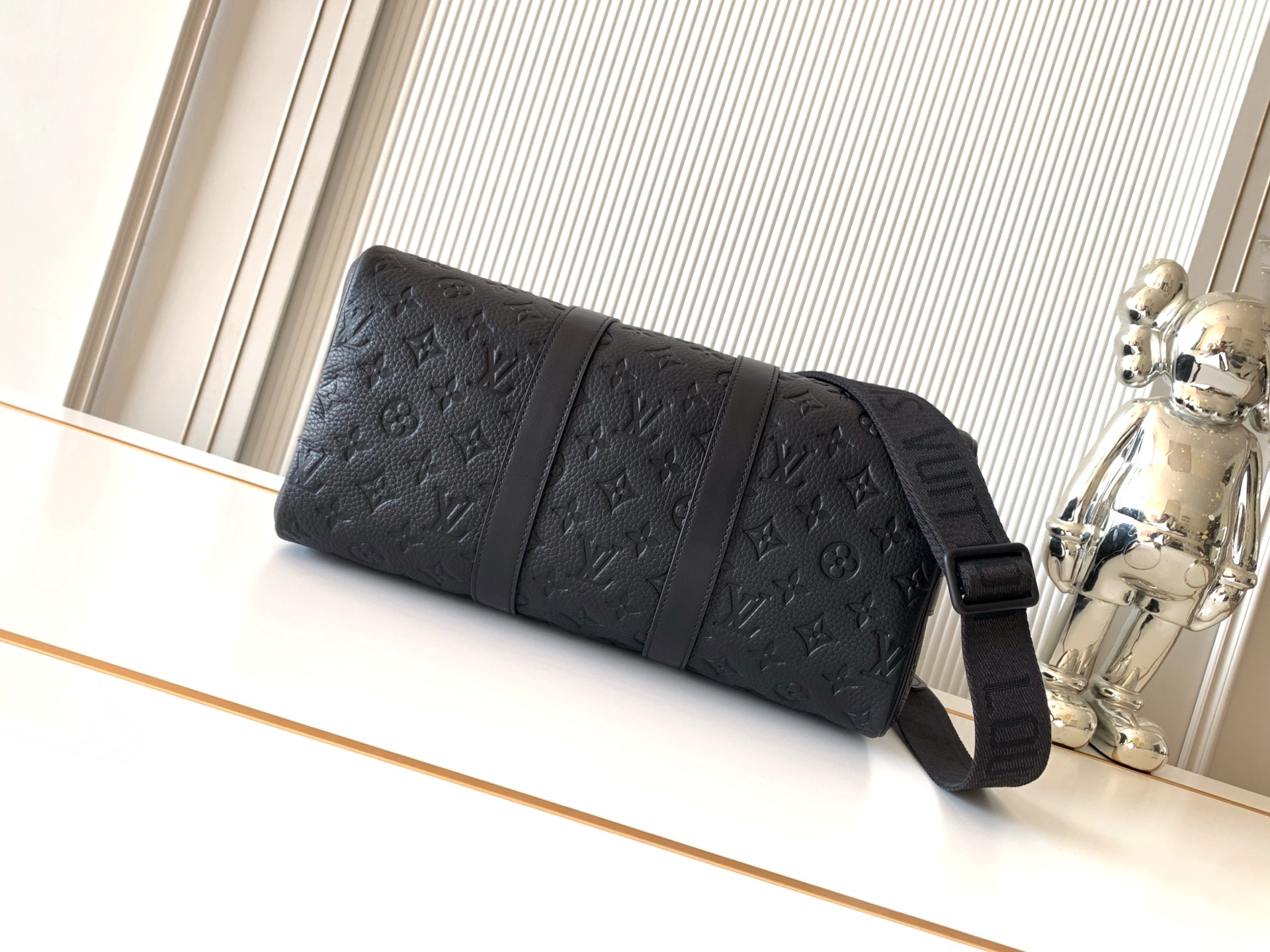 Louis Vuitton Keepall Bandoulière 35 Travel Bag in Monogram Eclipse - Image 4