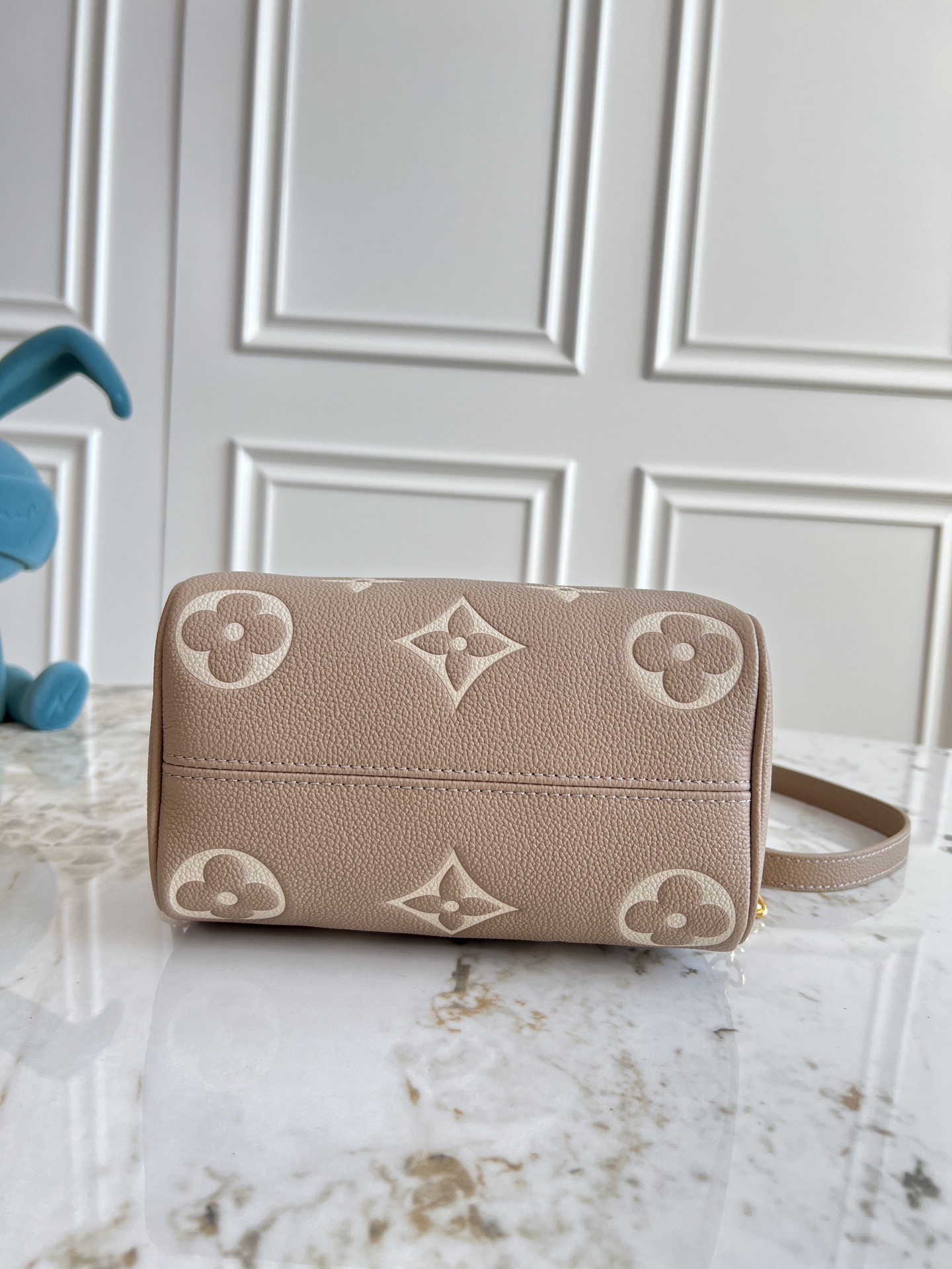 Louis Vuitton Speedy Bandoulière 20 Monogram Empreinte Leather Crossbody Bag - Image 4