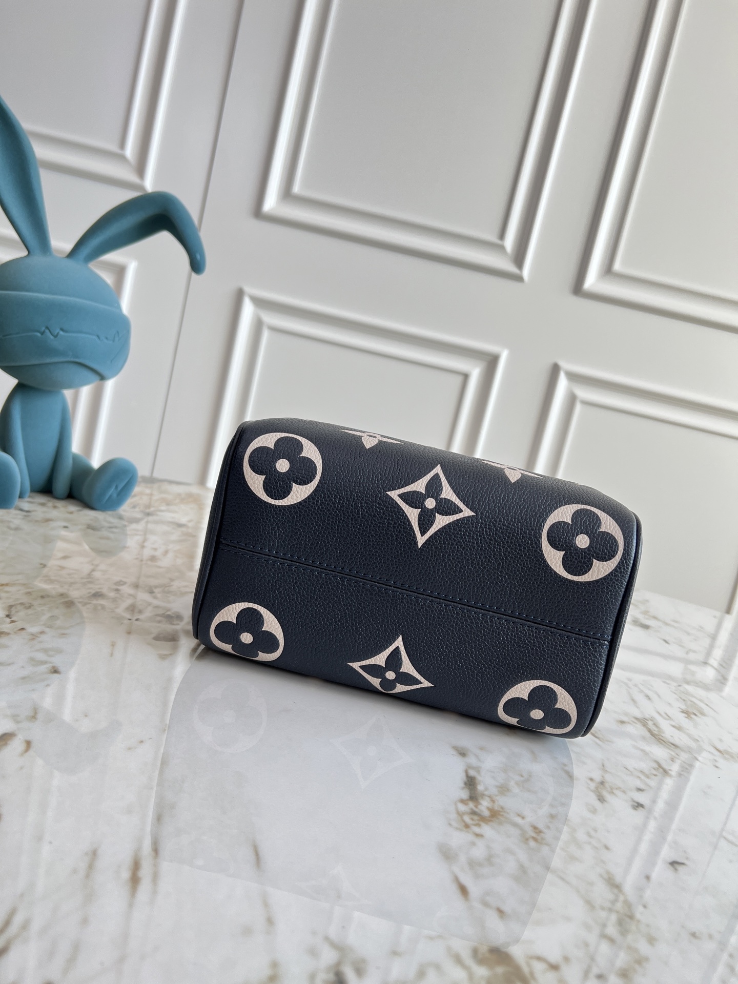 Louis Vuitton Speedy Bandoulière 20 Monogram Empreinte Crossbody Bag - Image 4