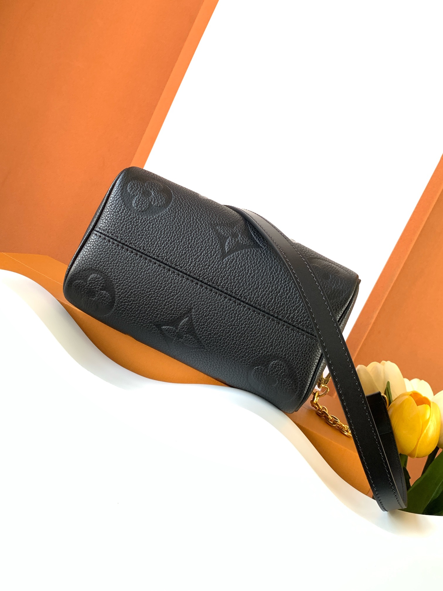 Louis Vuitton Speedy Bandoulière 20 Crossbody Bag - Image 4
