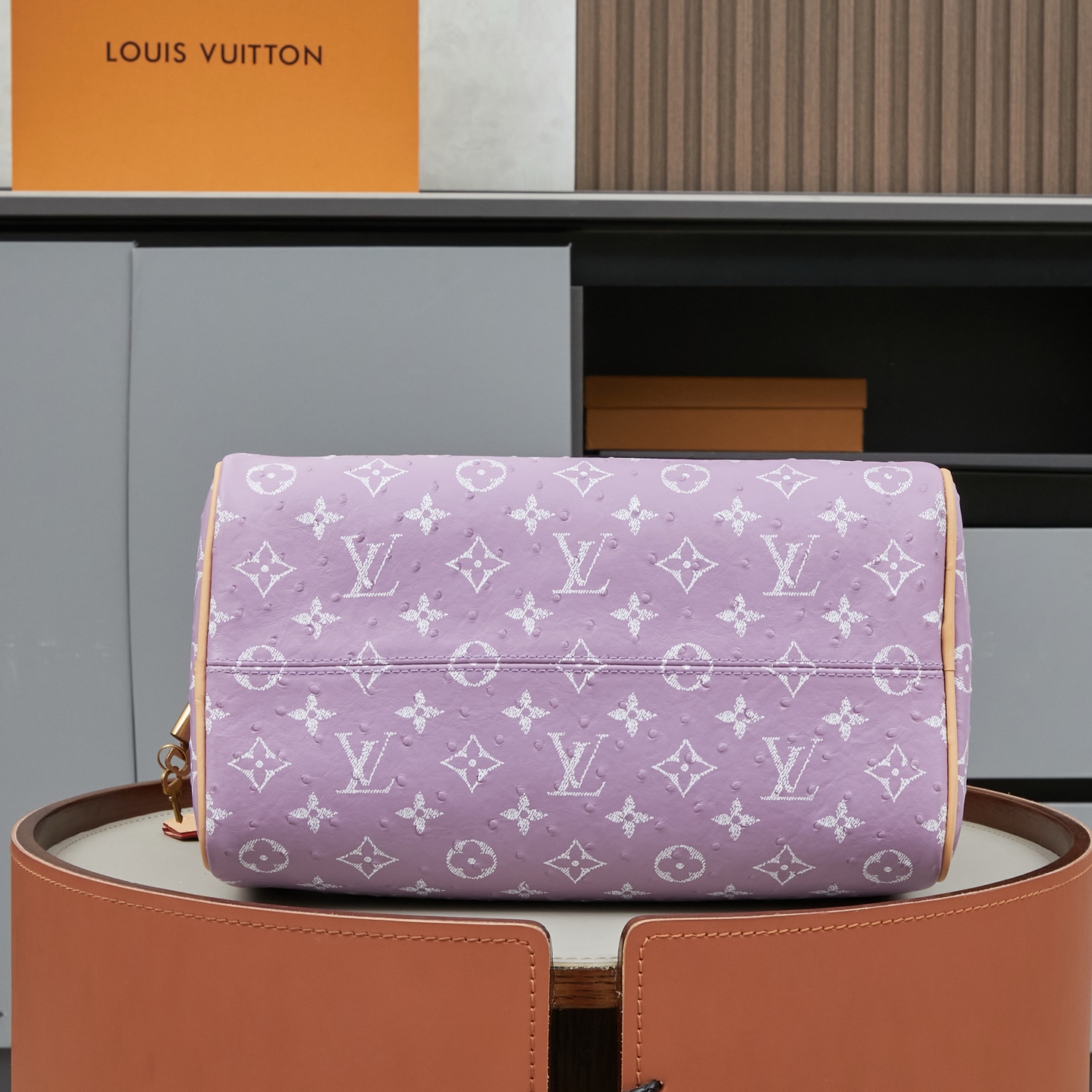 Louis Vuitton Speedy Bandouliere 30 Monogram Leather Crossbody Bag - Image 4