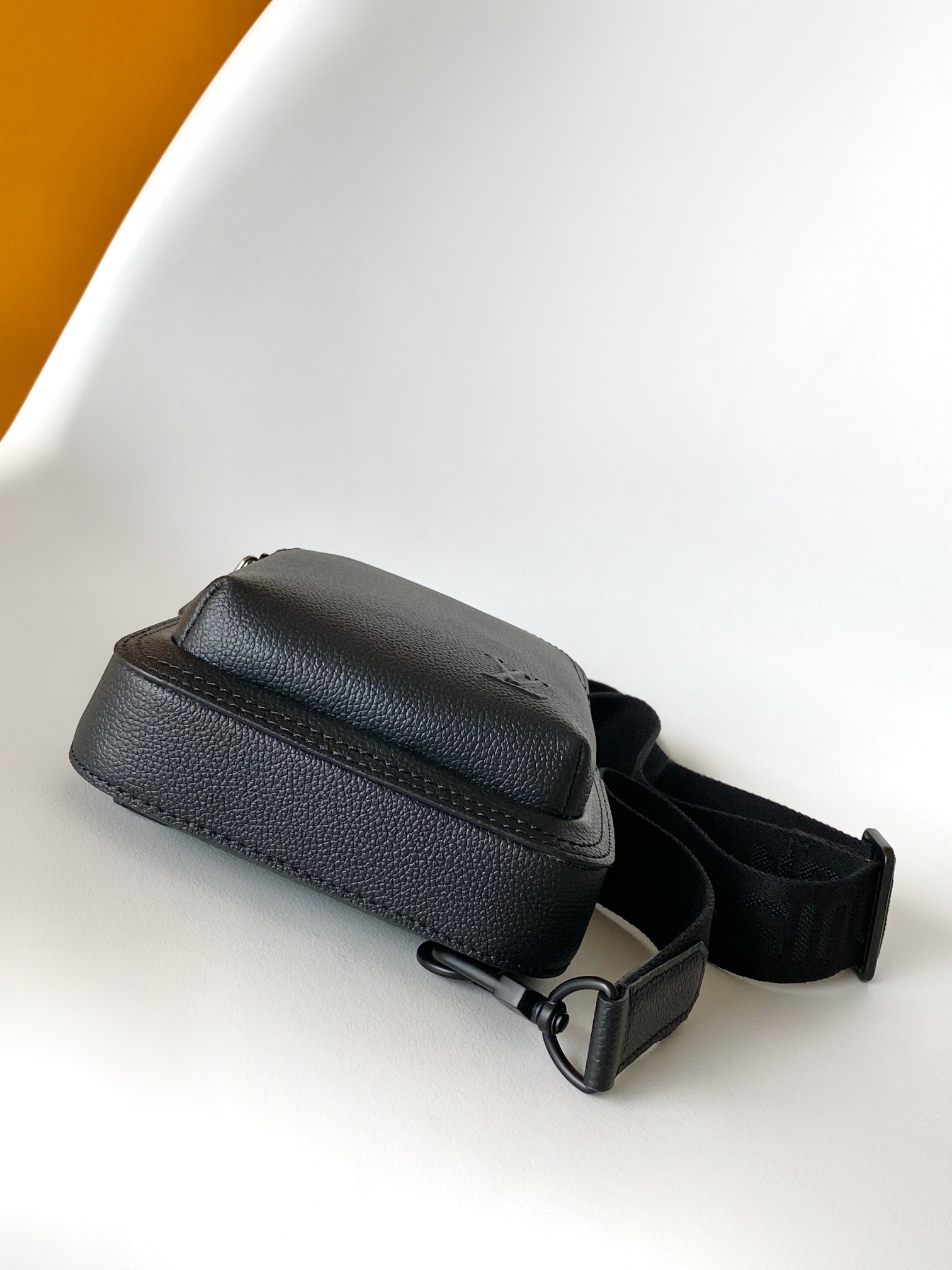 Louis Vuitton Avenue Sling Bag PM - Image 4