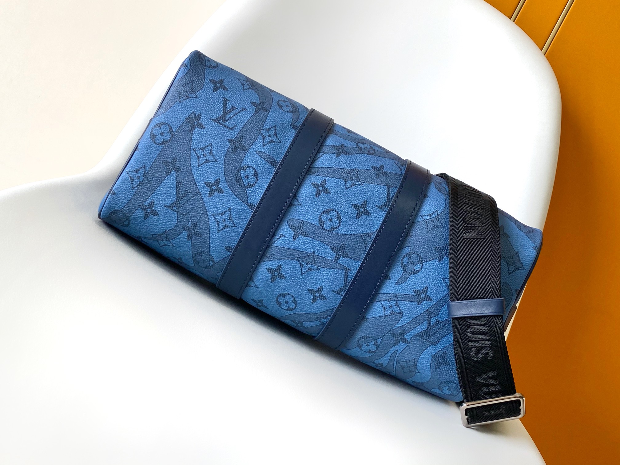 Louis Vuitton Keepall Bandoulière 35 Travel Bag in Monogram Eclipse - Image 4