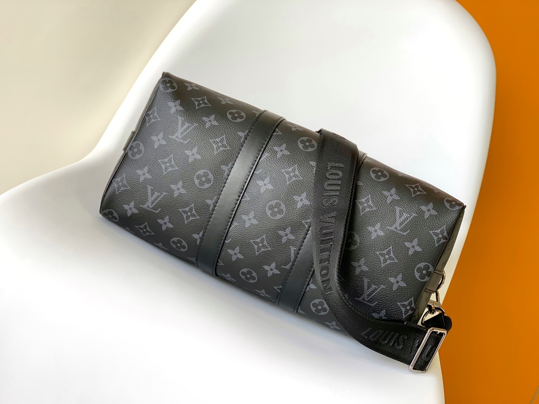 Louis Vuitton Keepall Bandoulière 35 Travel Bag in Monogram Eclipse Canvas - Image 4