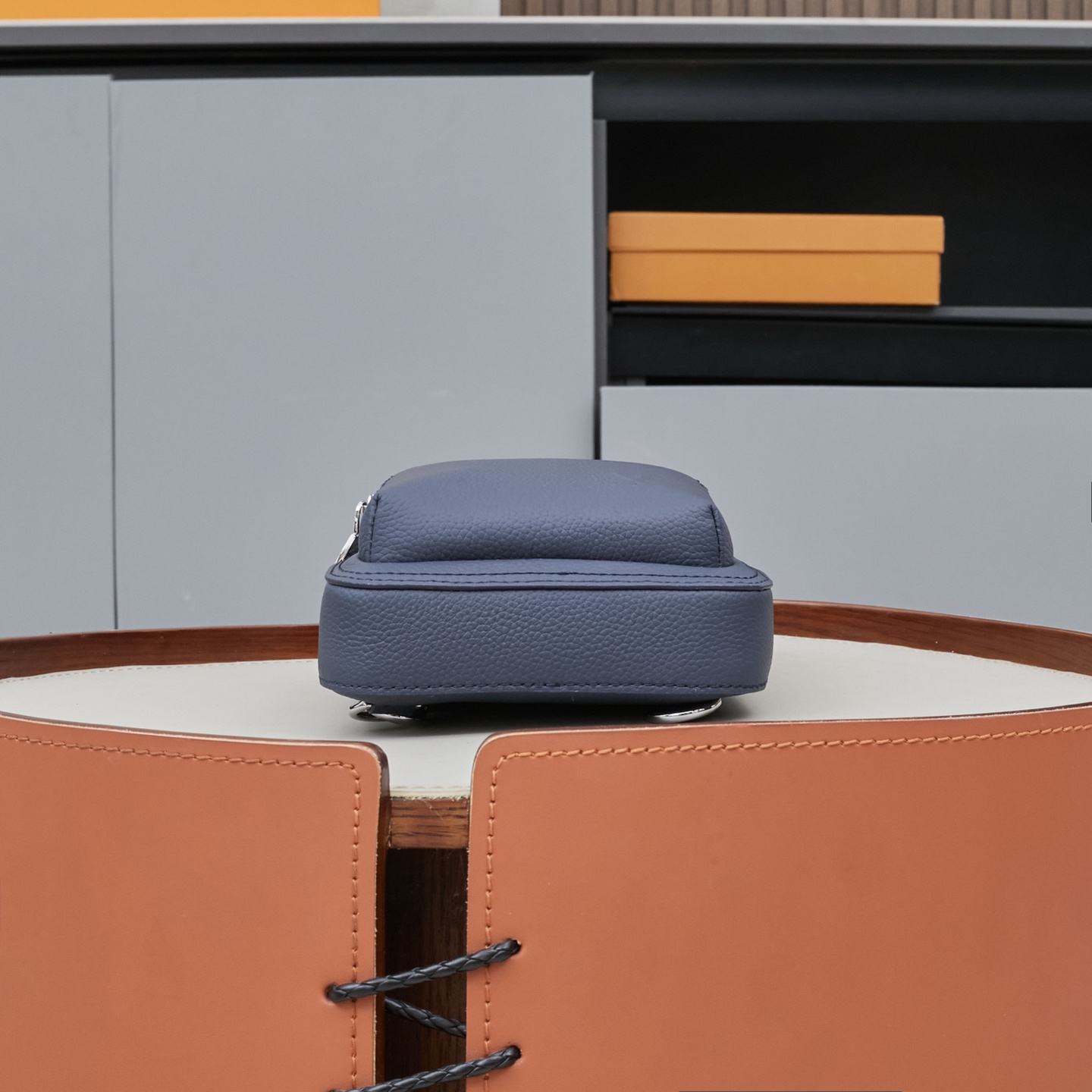 Louis Vuitton Avenue Sling Bag PM - Image 4