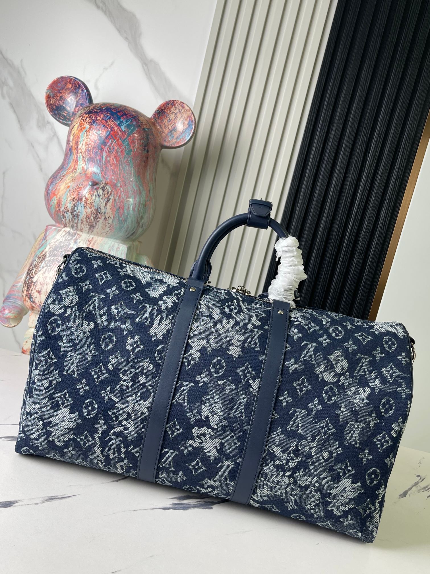 Louis Vuitton Keepall Bandoulière 50 Travel Bag in Monogram Tapestry Denim Canvas - Image 4