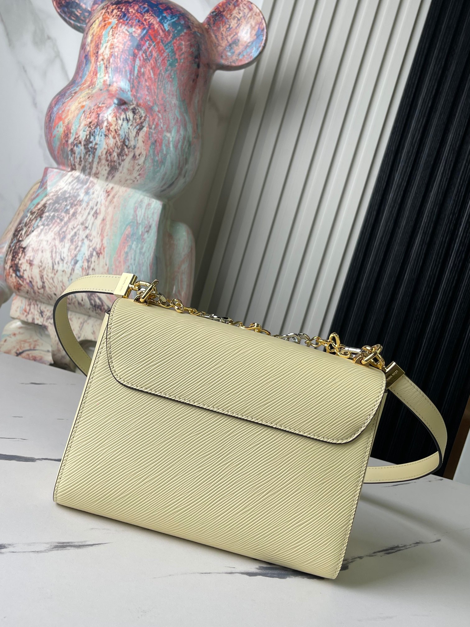 Louis Vuitton Twist Medium Handbag M22773 - Image 4