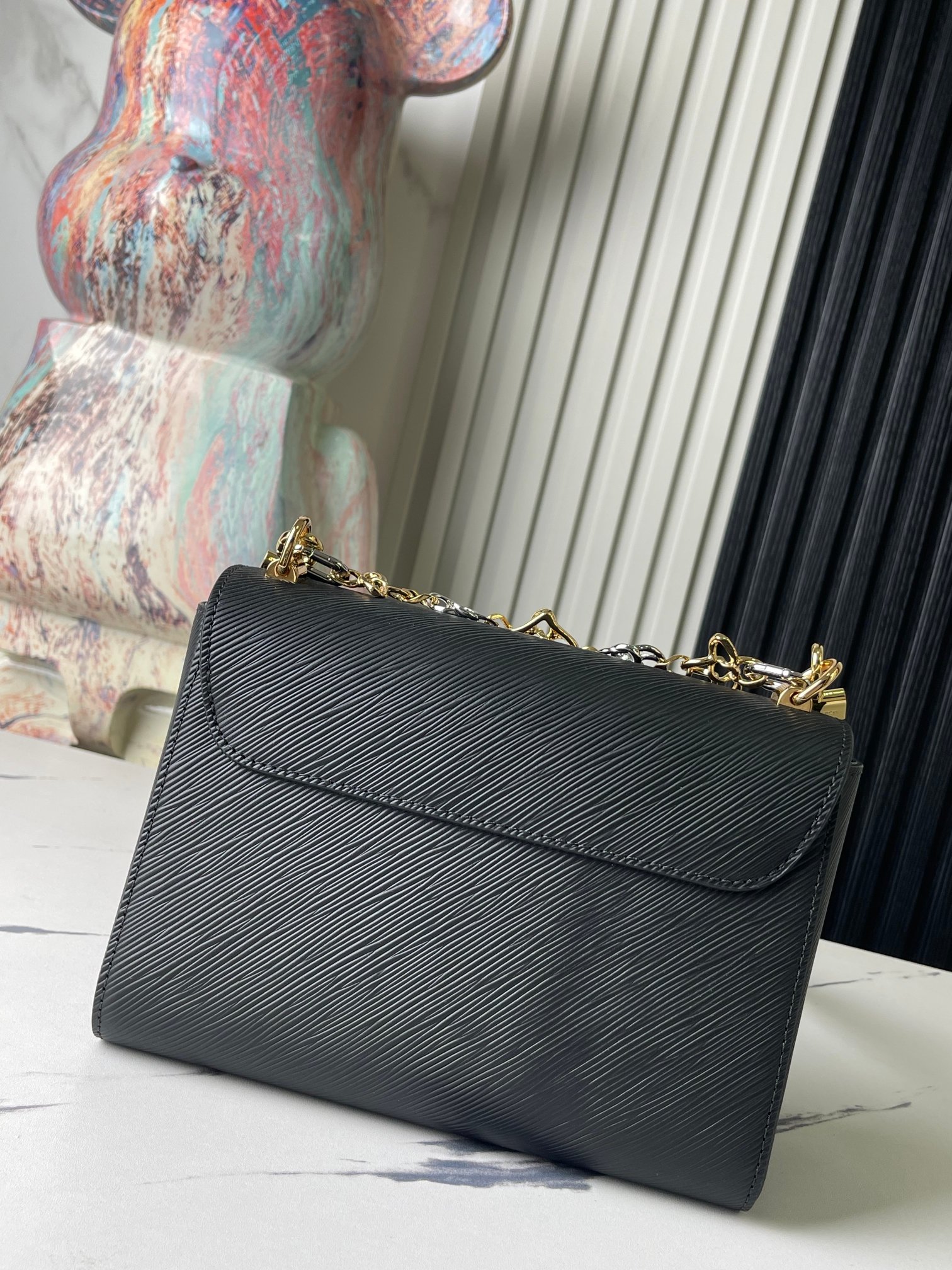 Louis Vuitton Twist Medium Shoulder Bag M22773 in Black - Image 4
