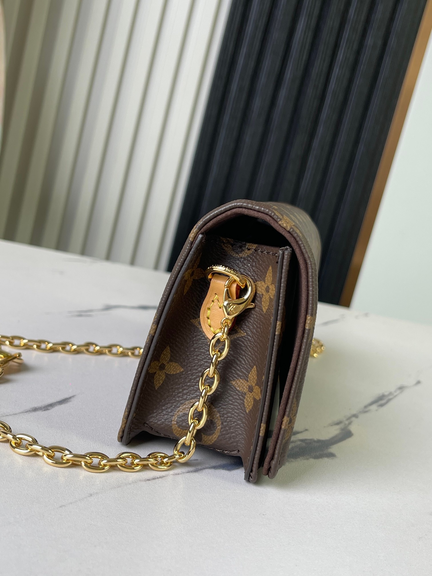 Louis Vuitton Lily WOC Monogram Chain Wallet - Image 4