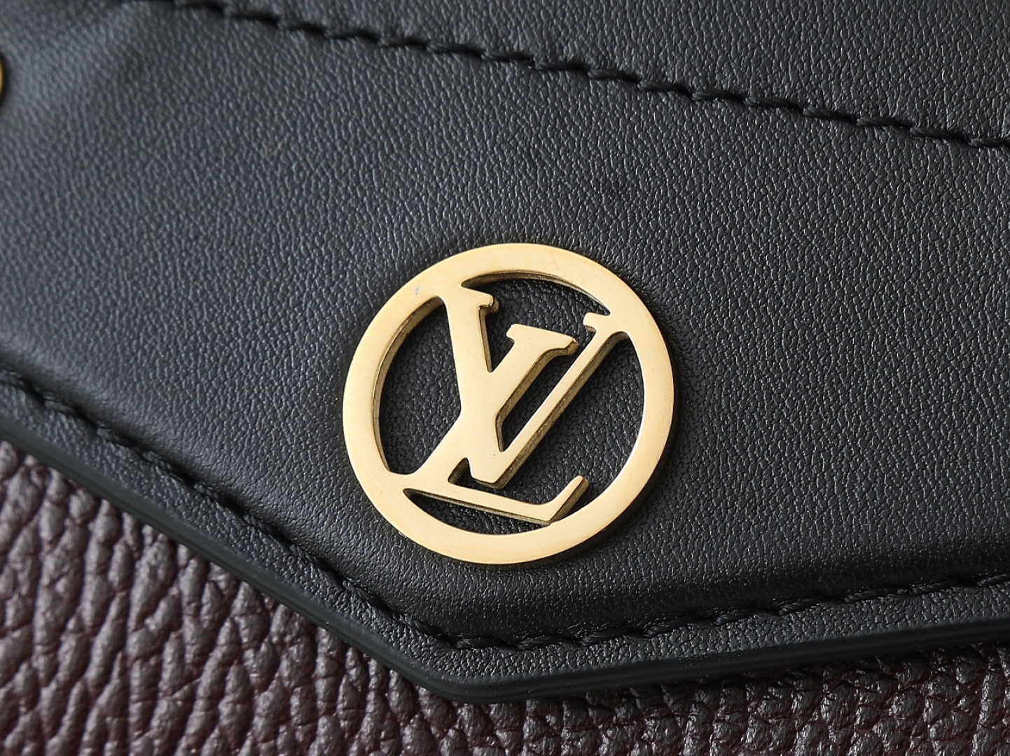 Louis Vuitton LV Biker Small Bag M25561 Burgundy - Image 4