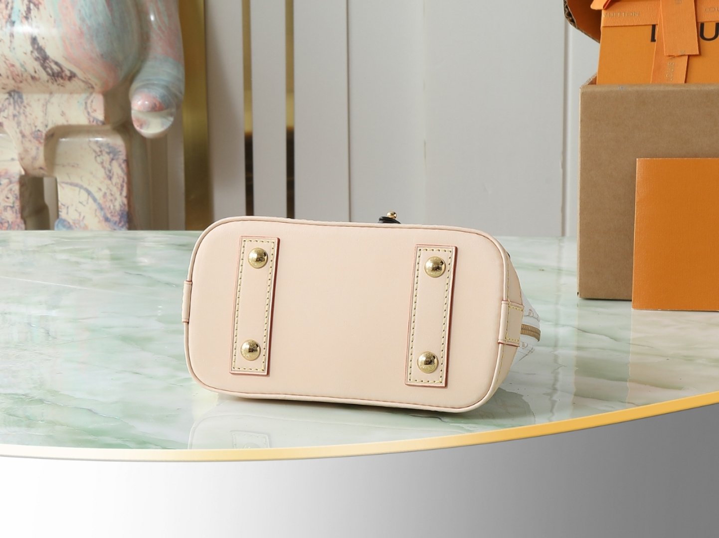 Alma Mini White Floral Chain Handbag - Image 4