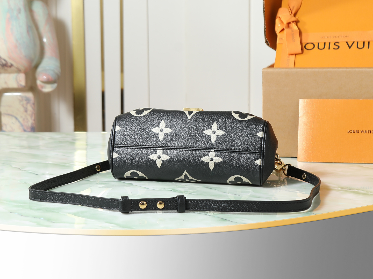 Louis Vuitton M45859 Favorite Monogram Leather Crossbody Bag - Image 4