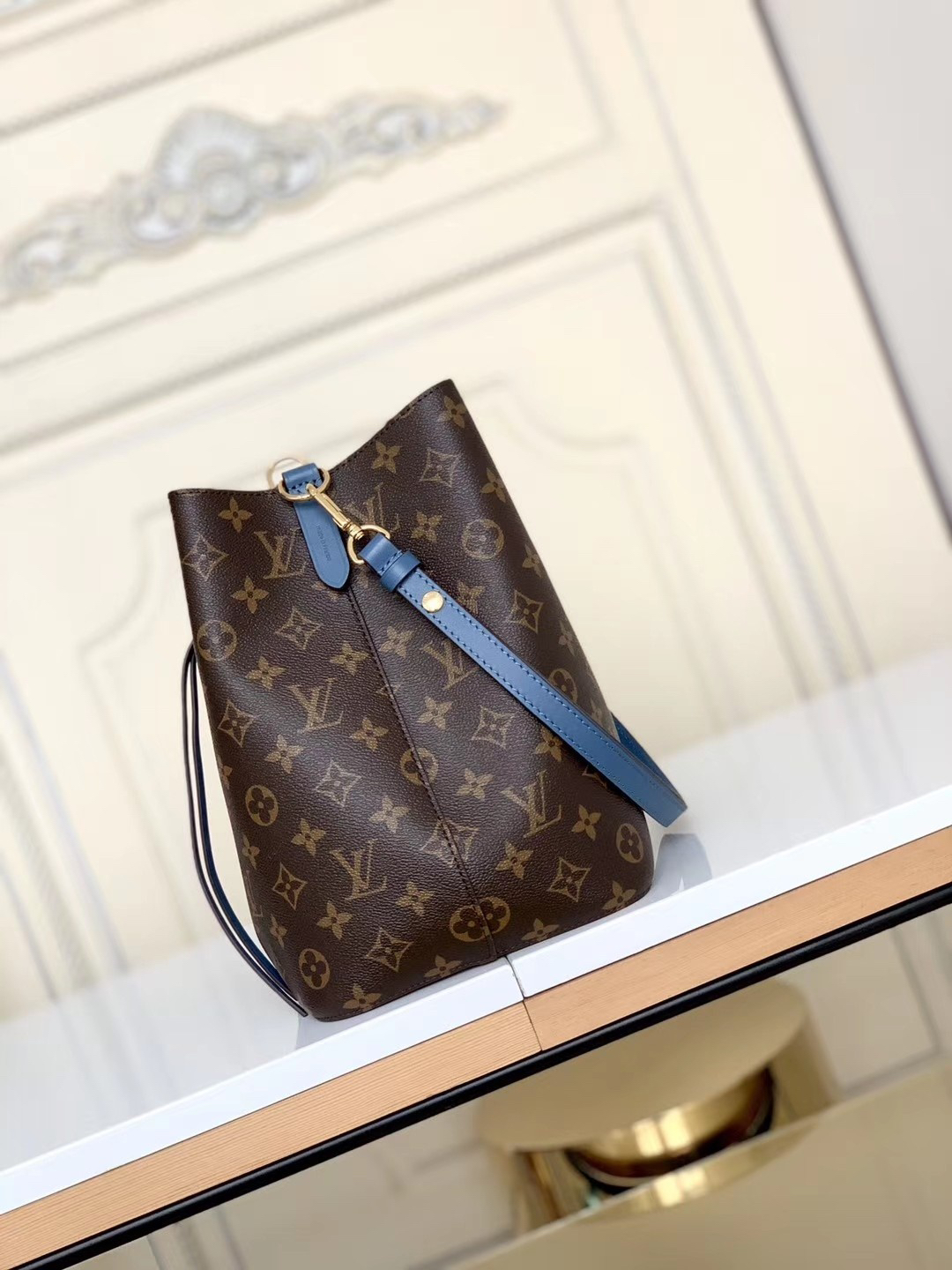 Louis Vuitton NéoNoé Bucket Crossbody Bag M44022 - Image 4