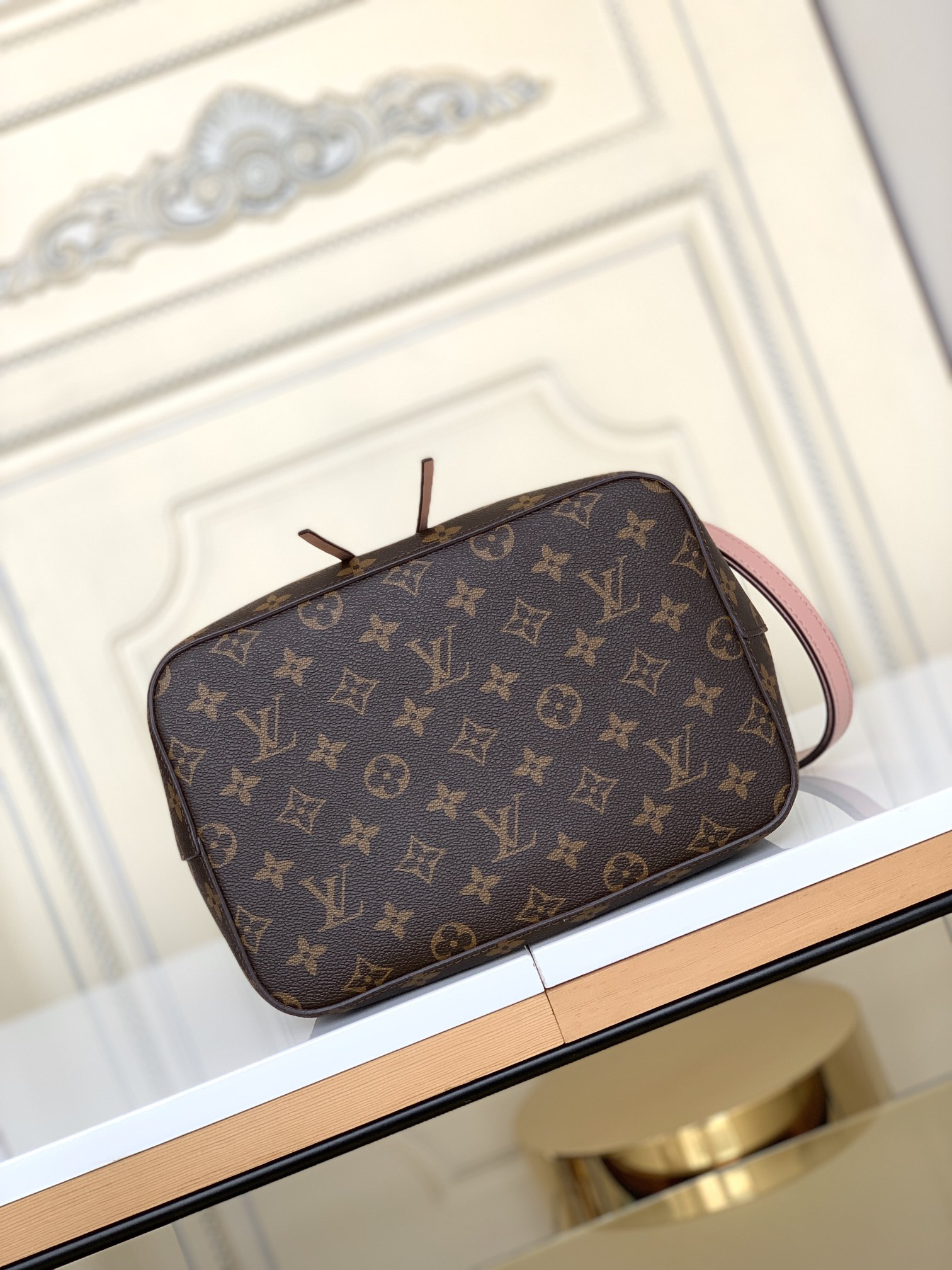Louis Vuitton NéoNoé Bucket Bag - Image 4
