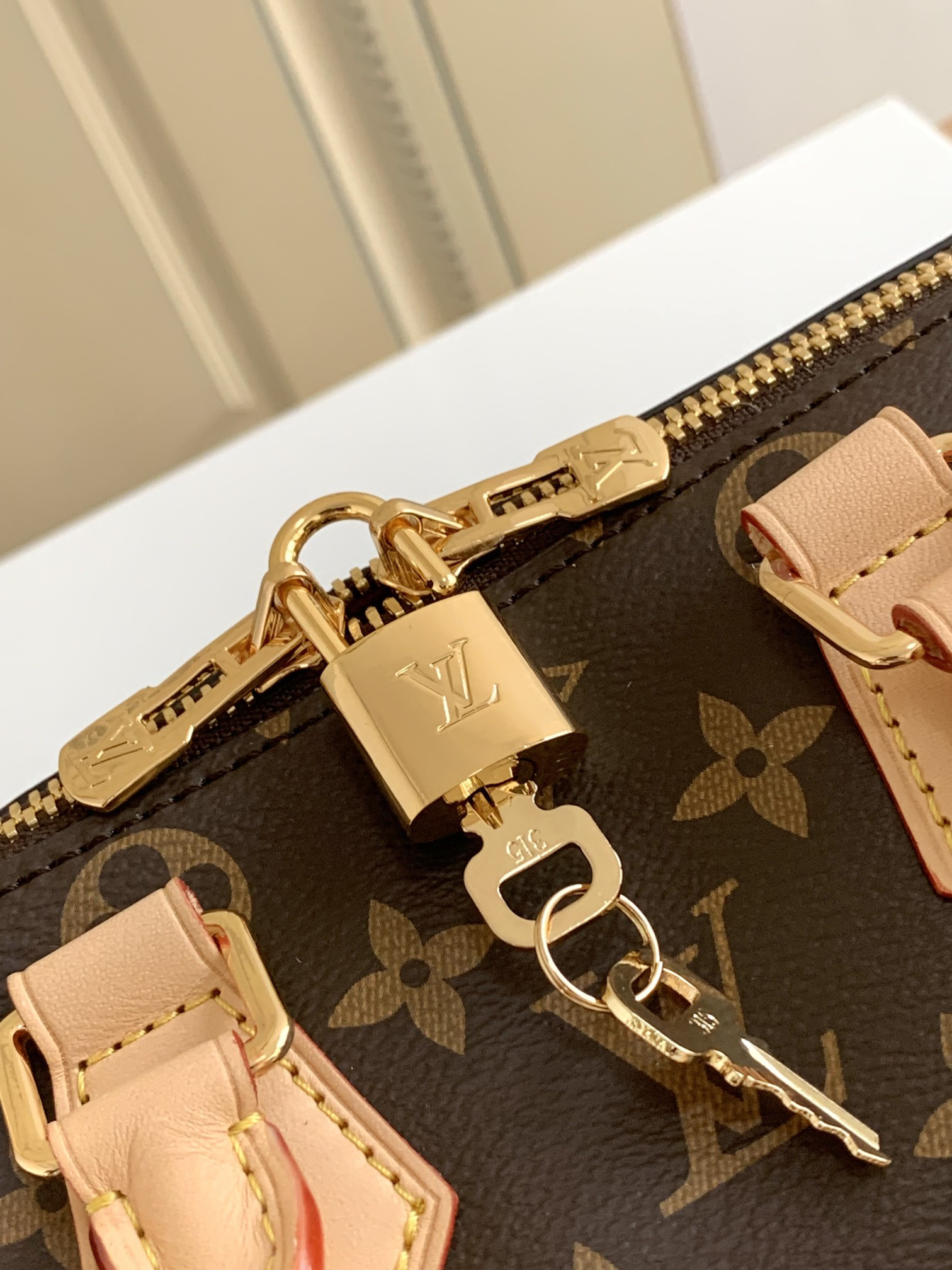Louis Vuitton Speedy 20 Handbag in Damier Ebene Canvas - Image 4