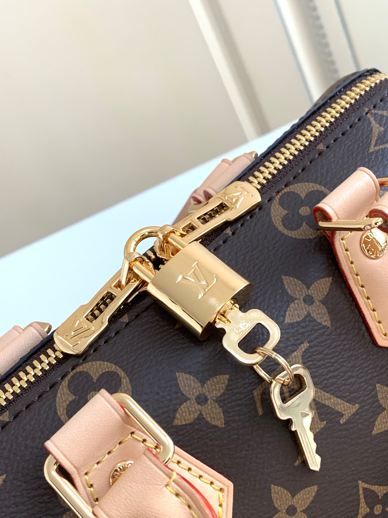 Louis Vuitton Speedy 20 Handbag in Damier Ebene Canvas - Image 4