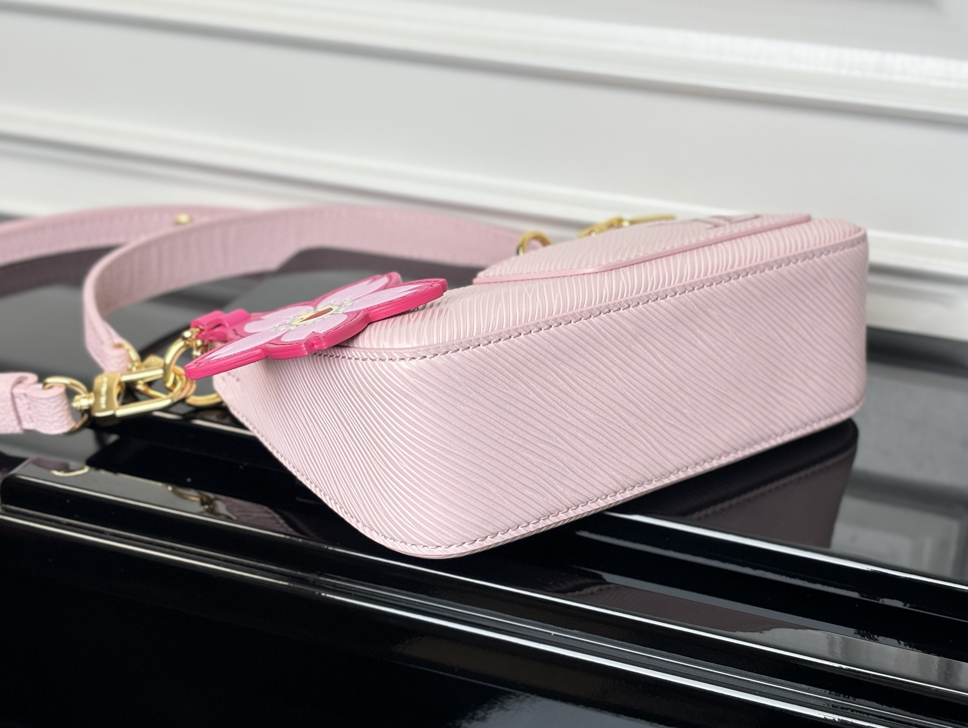 Louis Vuitton x Takashi Murakami M13101 Pink Epi Leather Crossbody Bag - Image 4
