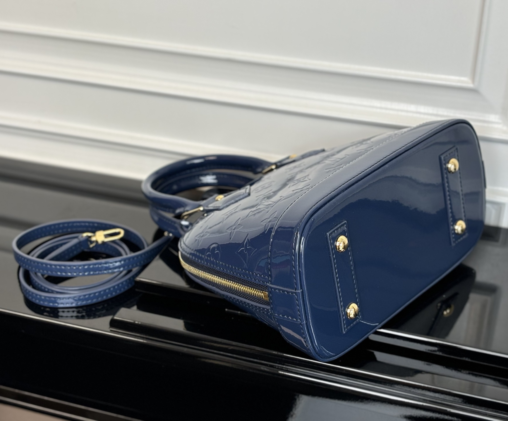 Louis Vuitton Alma BB Epi Leather Crossbody Bag M91606 - Blue with Gold Hardware - Image 4